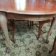 Table extensible et 4 chaises paillées, en merisier