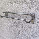 Metal towel rack