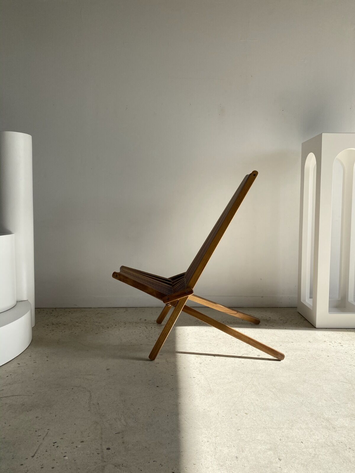 Foldable designer armchair in wooden slats