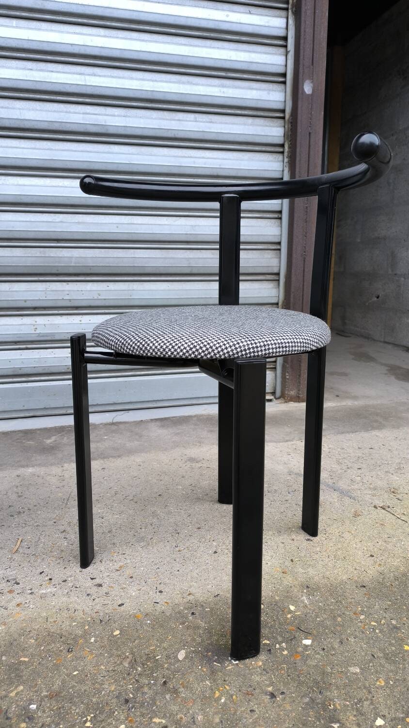 Paire de chaises moderniste 1980