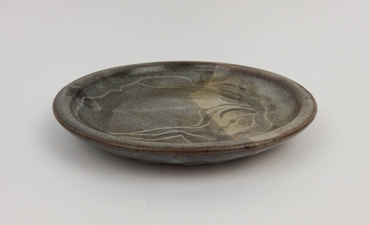 two small earthenware dishes by Heraud and the Pottery of Sancerre