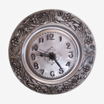 Repelled pewter wall clock floral decoration