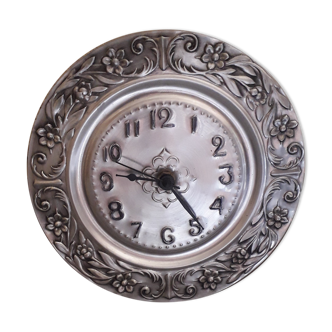 Repelled pewter wall clock floral decoration