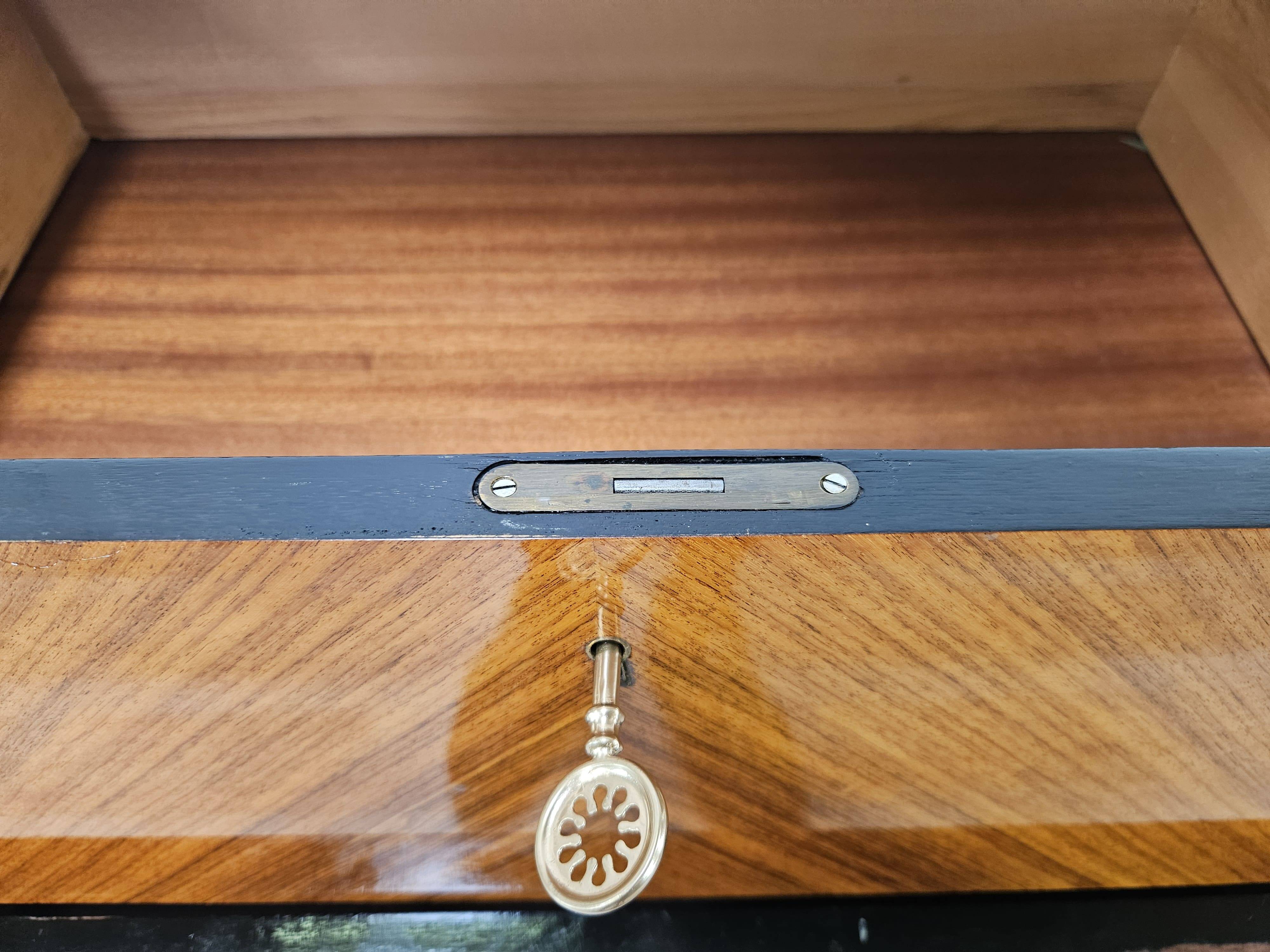 Commode en acajou avec miroir du milieu du siècle des années 1950