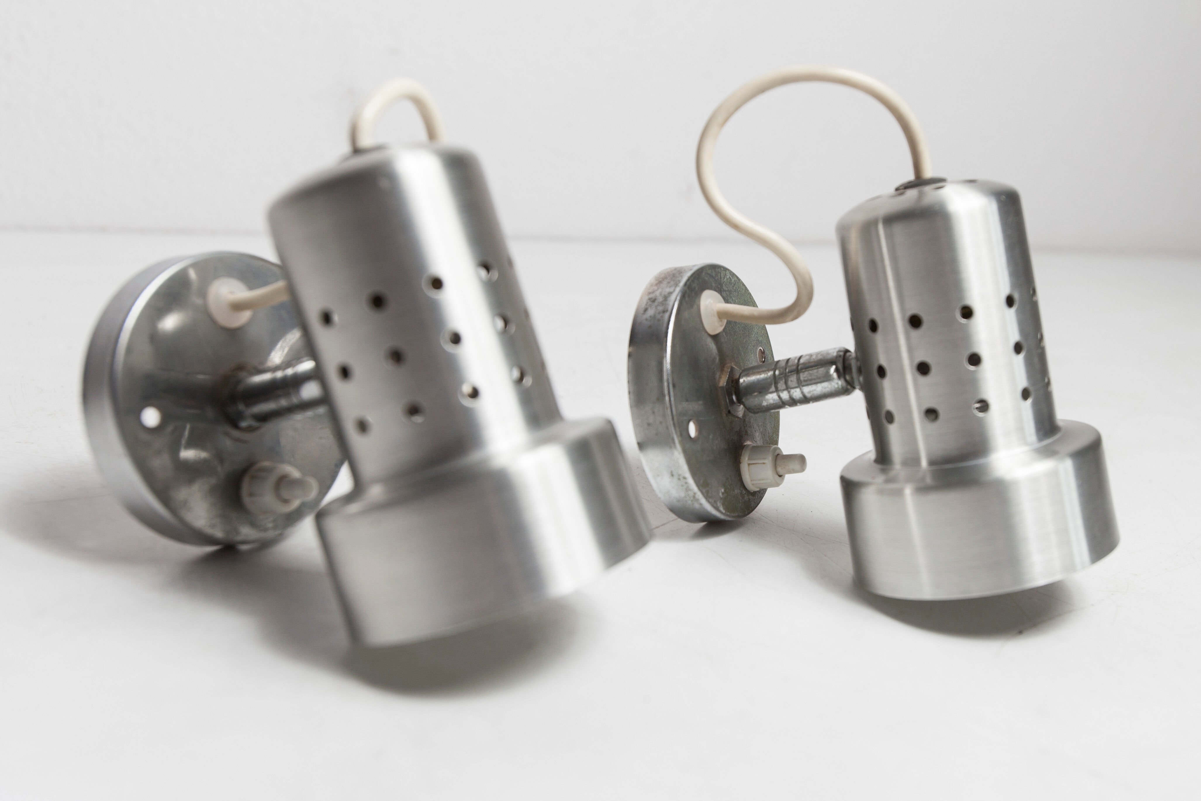 Pair of modernist wall lights in aluminum 1970