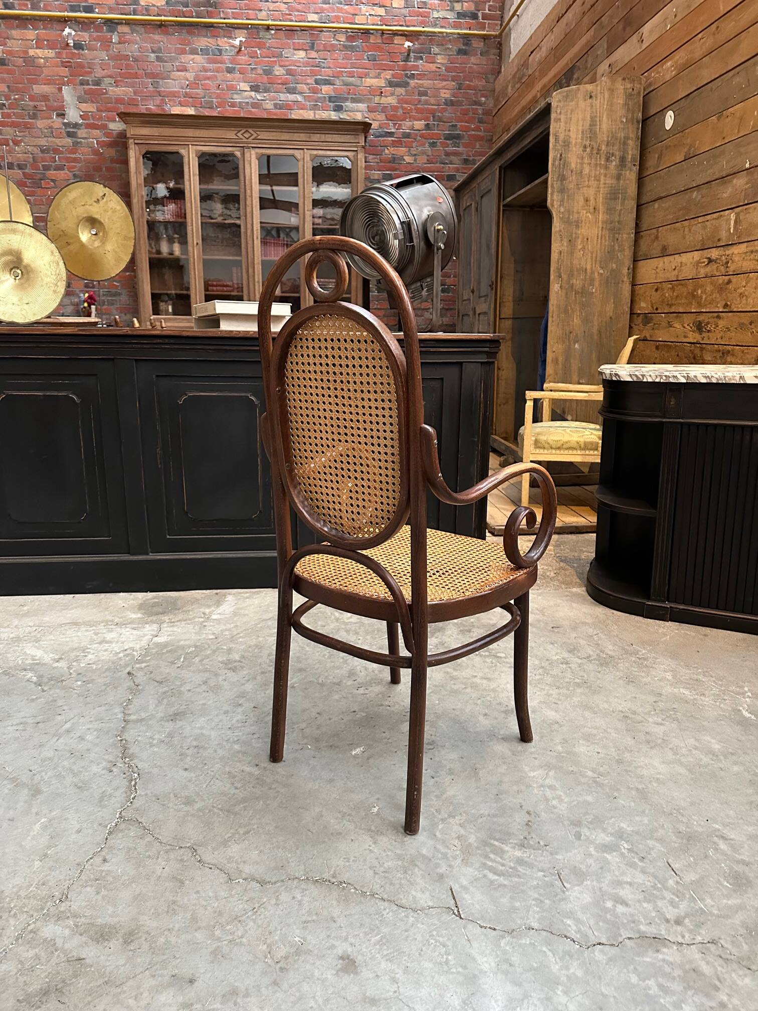 Thonet n°17 curved wooden armchair