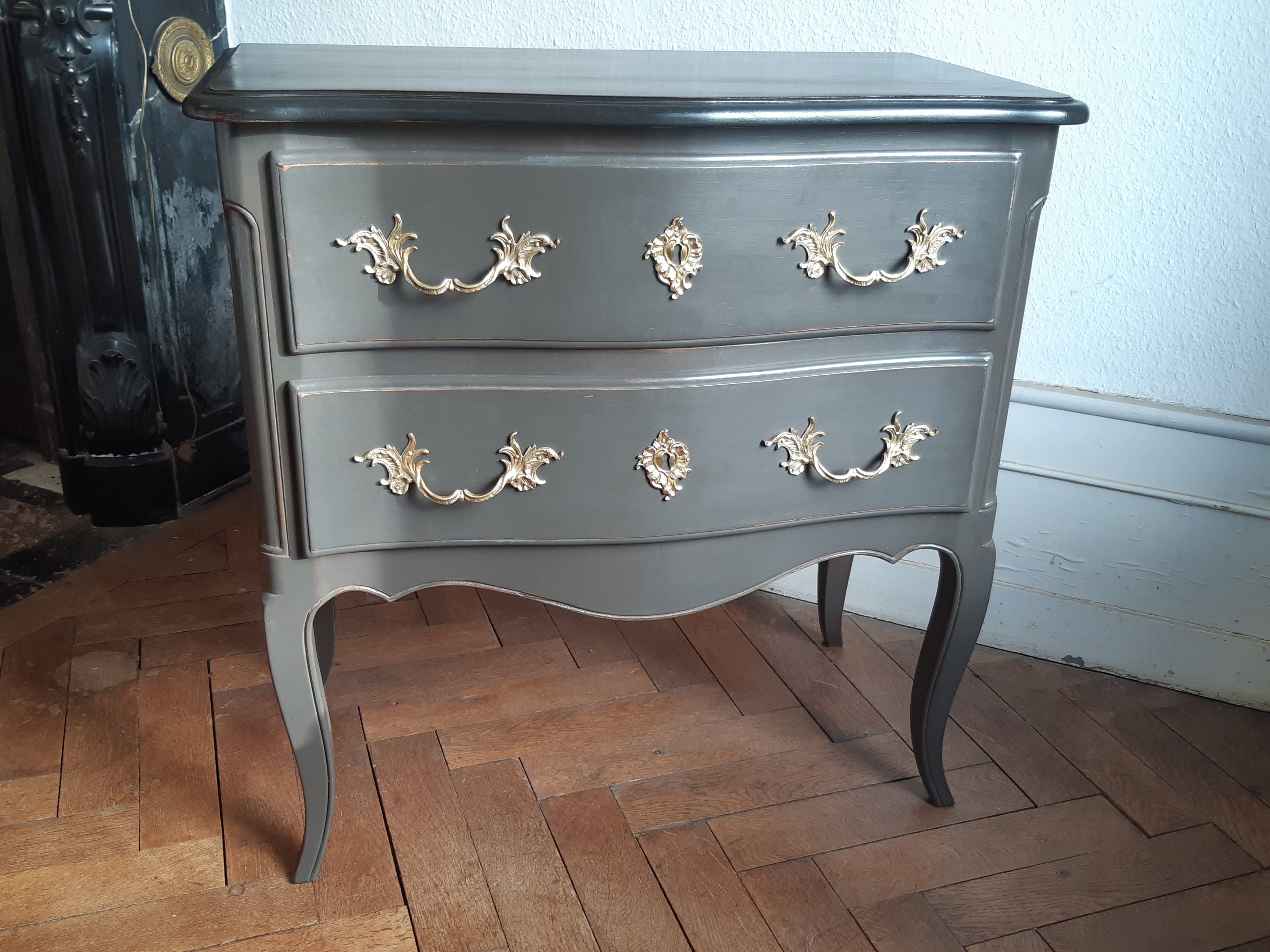 Patinated chest of drawers Louis XV style 2 drawers