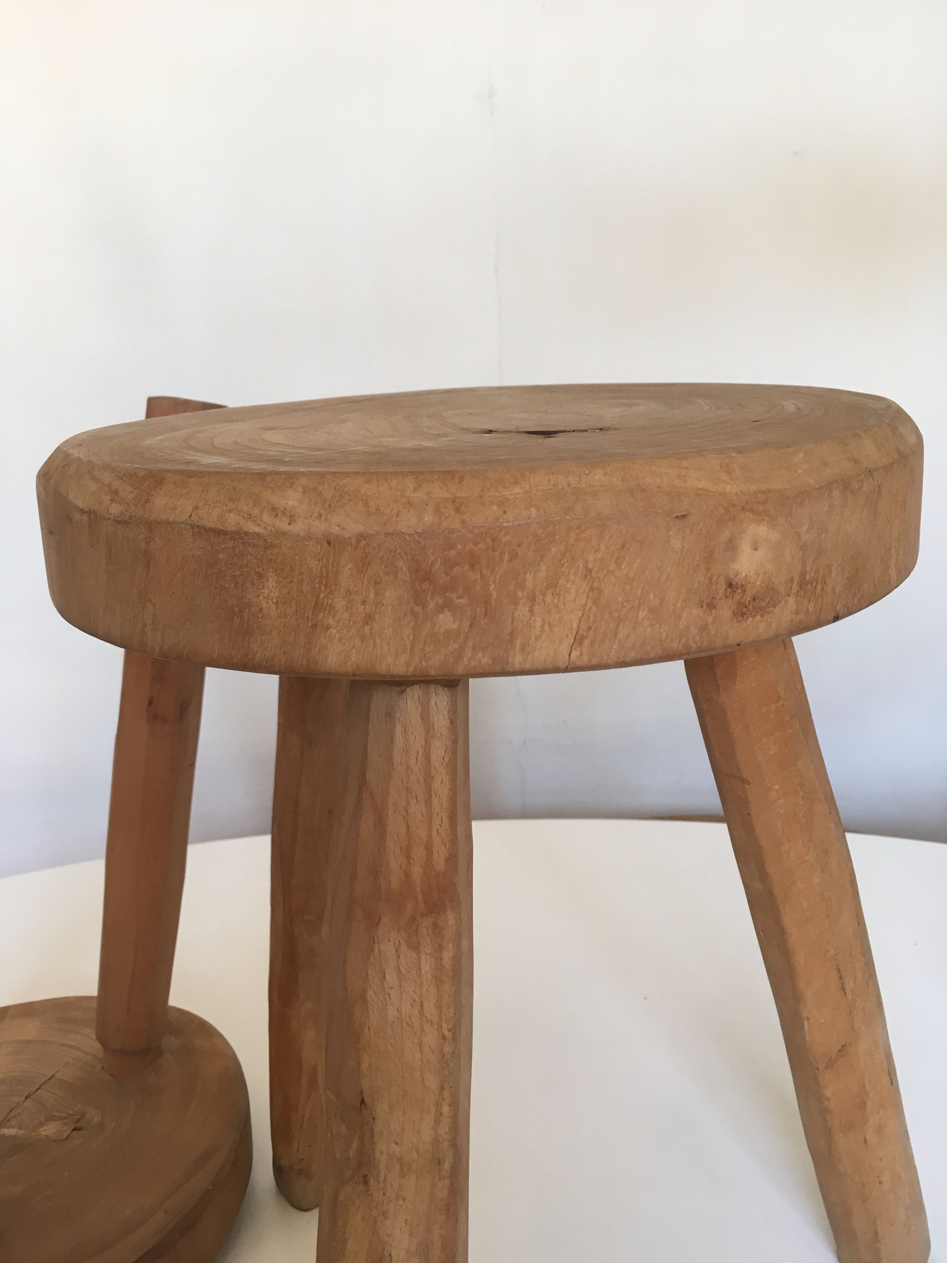 Pair of tripod stools of farm in raw Elm