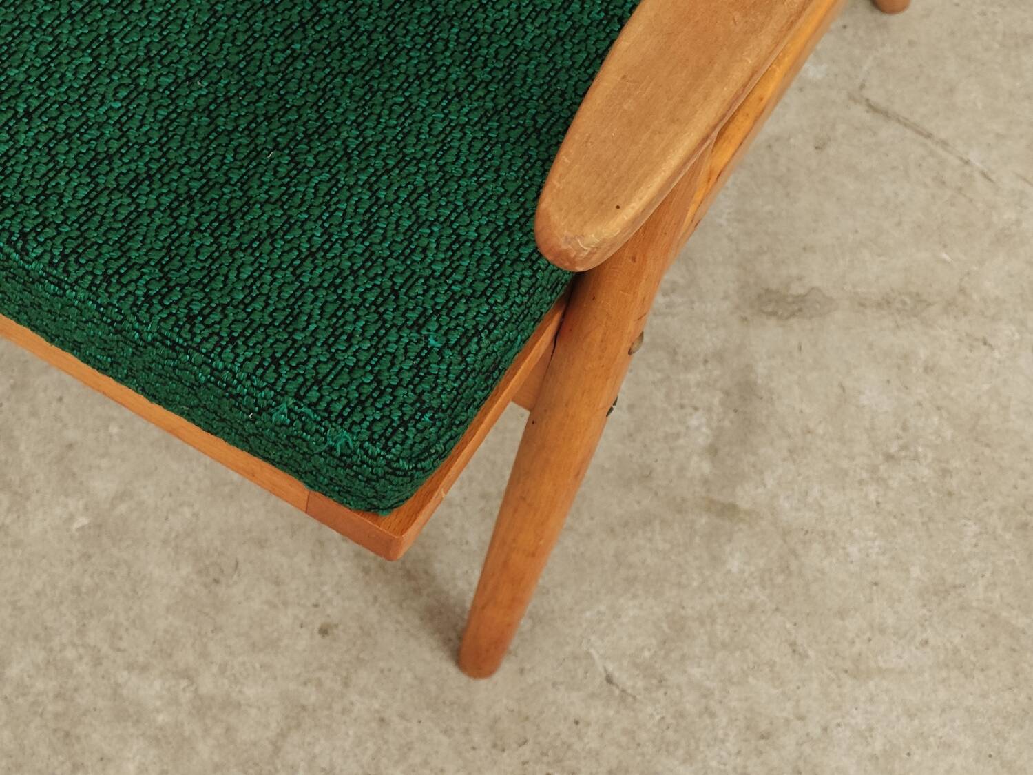 Pair of green-red boomerang armchairs by Antonin Suman for Ton (Thonet) 19