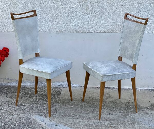Paire de chaises pieds compas vintage 1960 bois et simili-cuir blanc