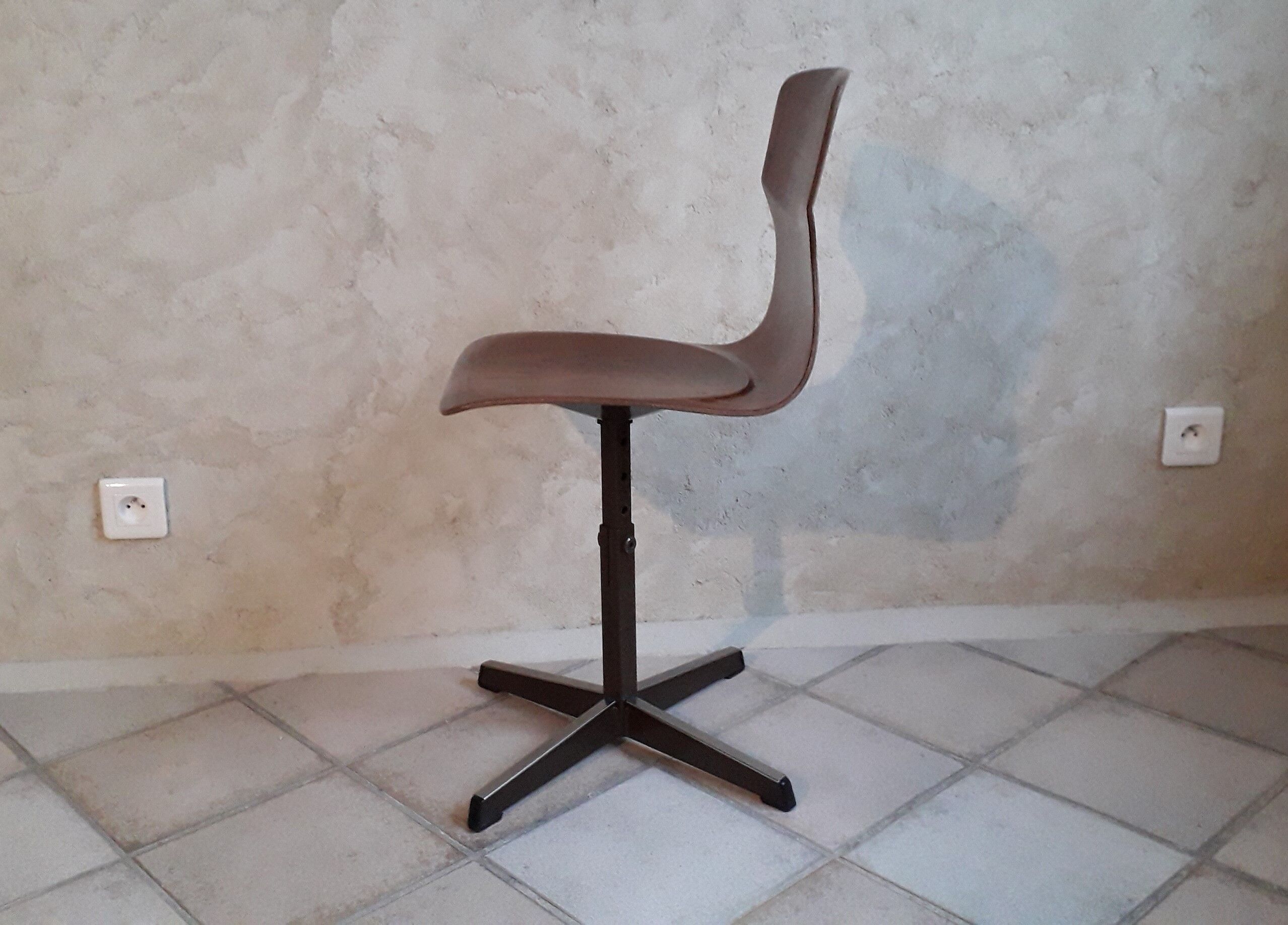 Eromes chair