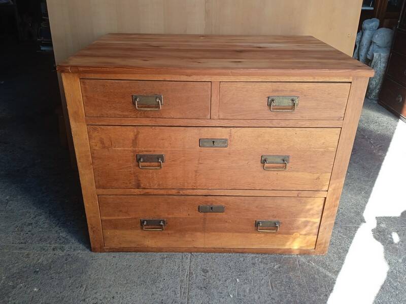 Commode en chêne brut et laiton, 1940