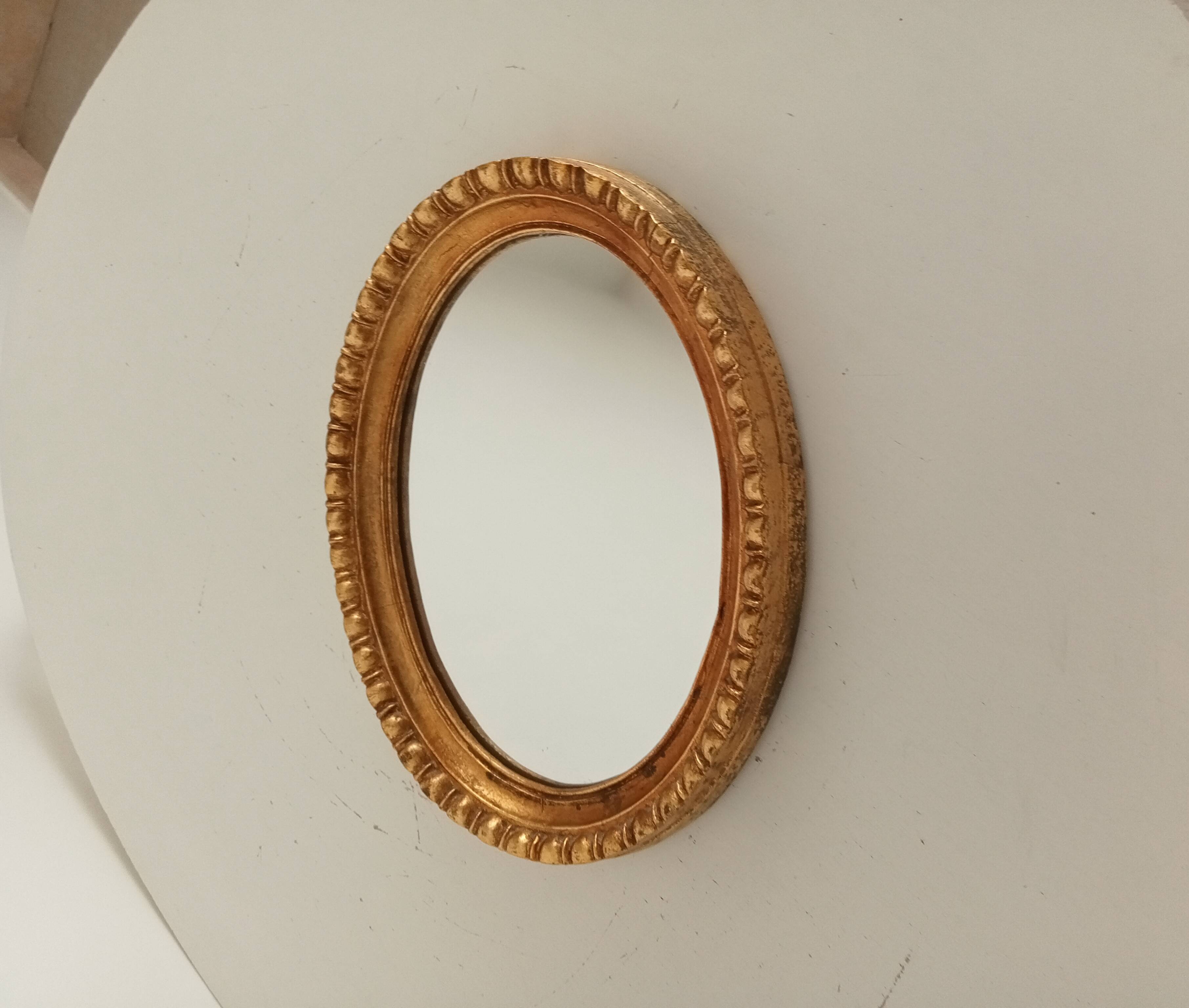 Miroir ovale italien vintage en bois doré
