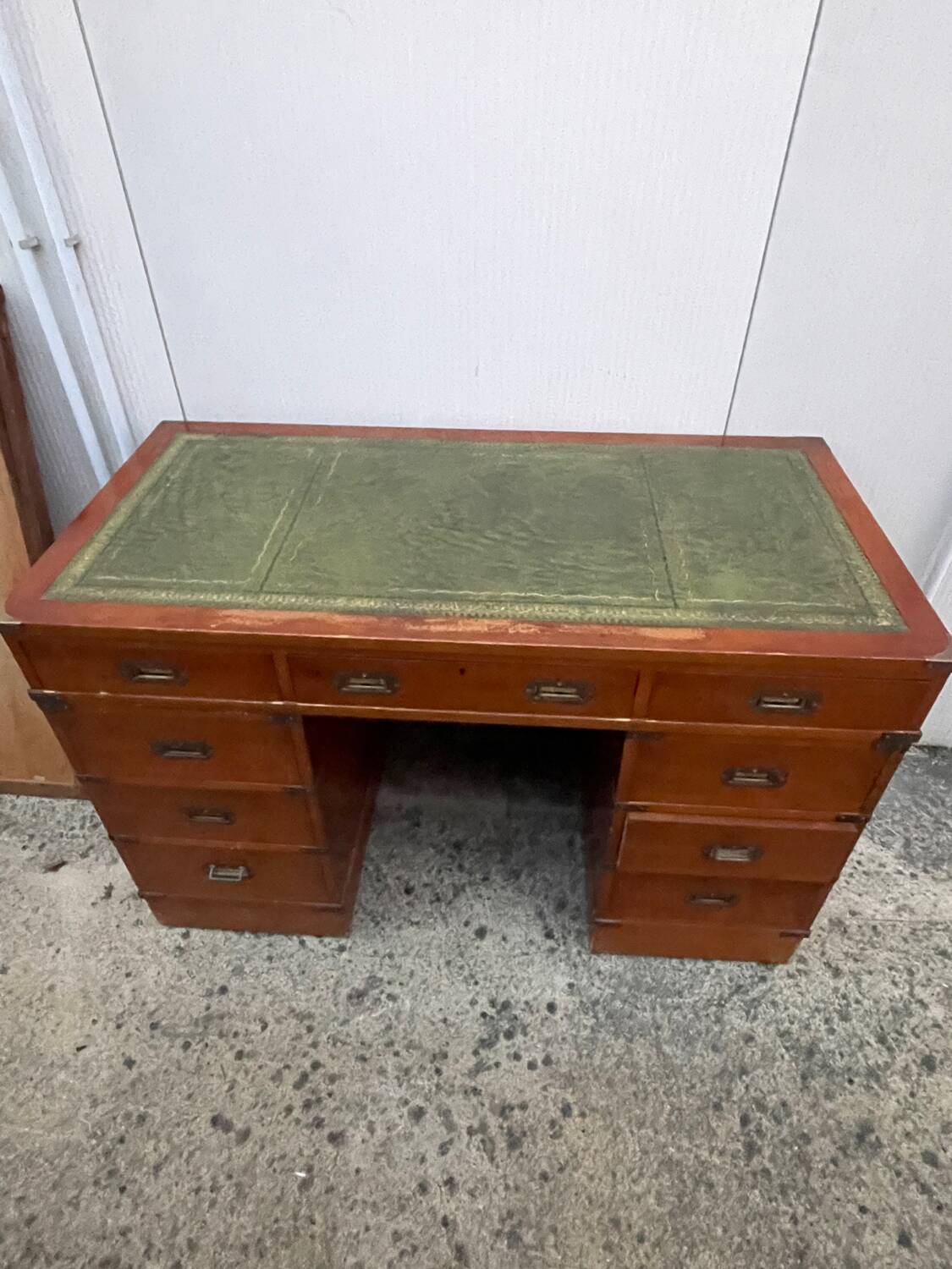 Elegant english marine desk bois des iles