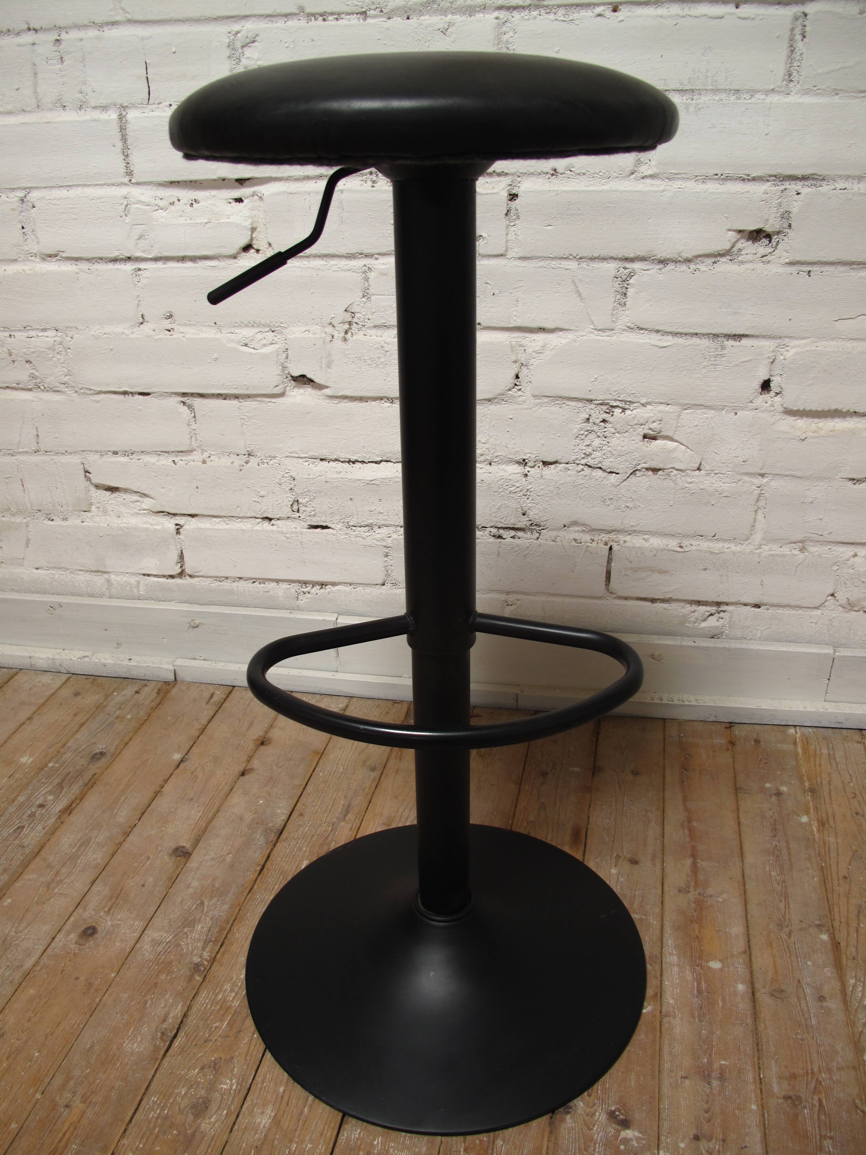 Bar stool seated leather and foot metal