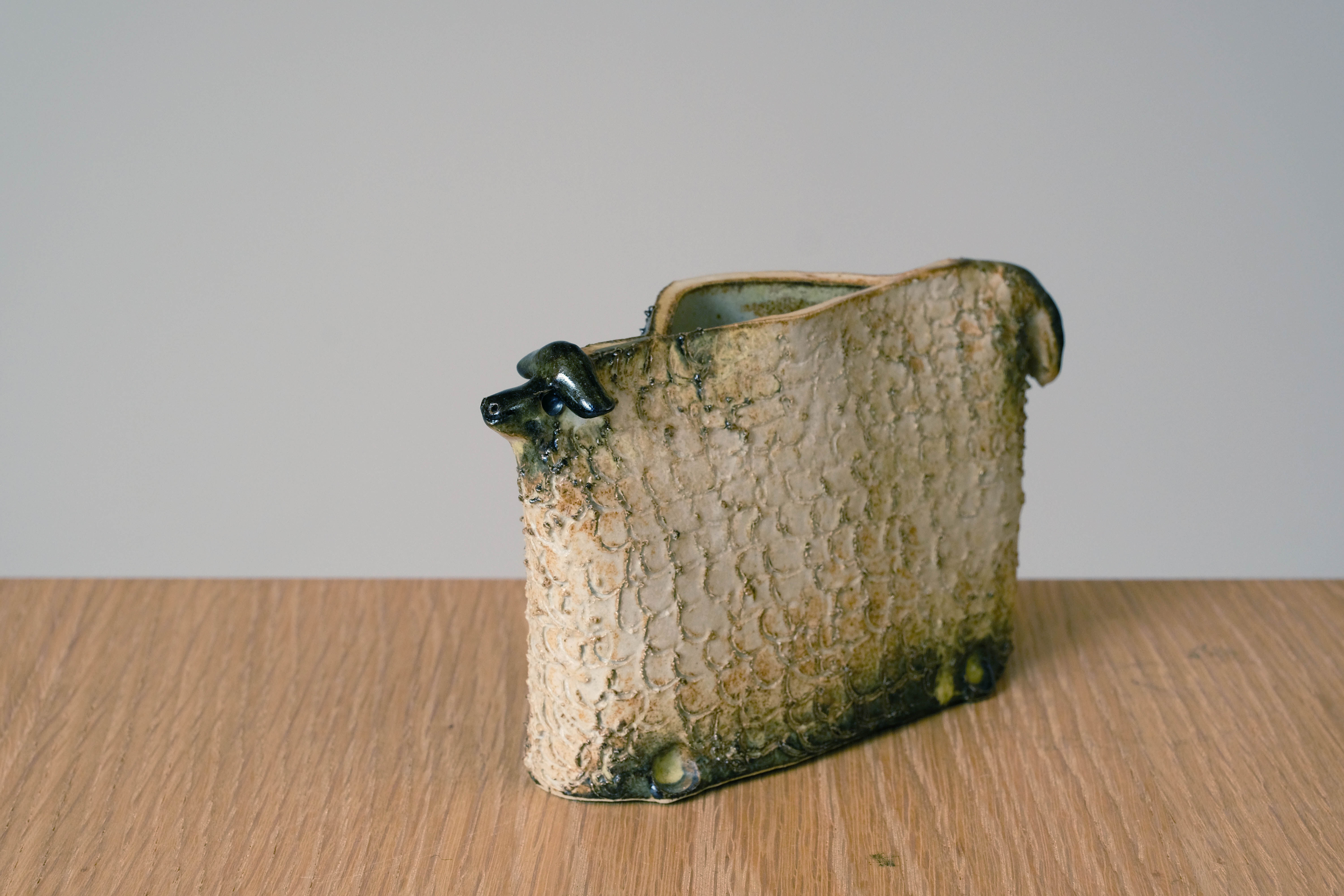 Sheep-shaped vase 1980's