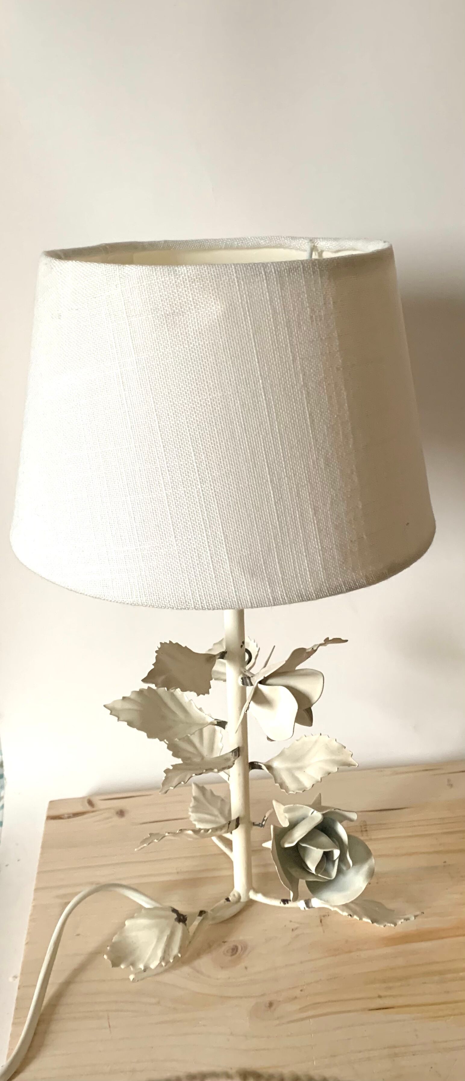 Vintage white flower lamp