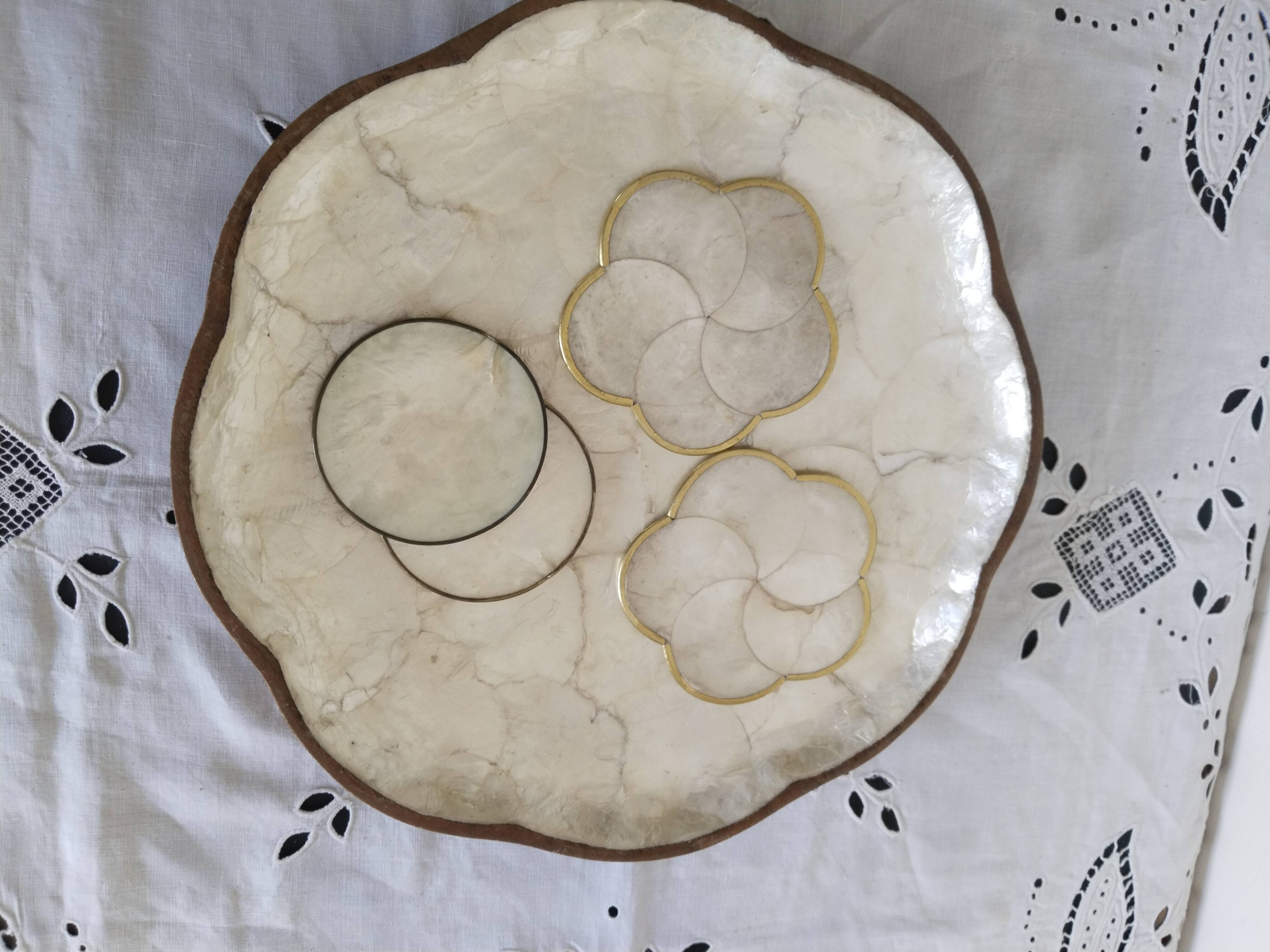 Serving tray in mother-of-pearl and olive wood, Capiz shell