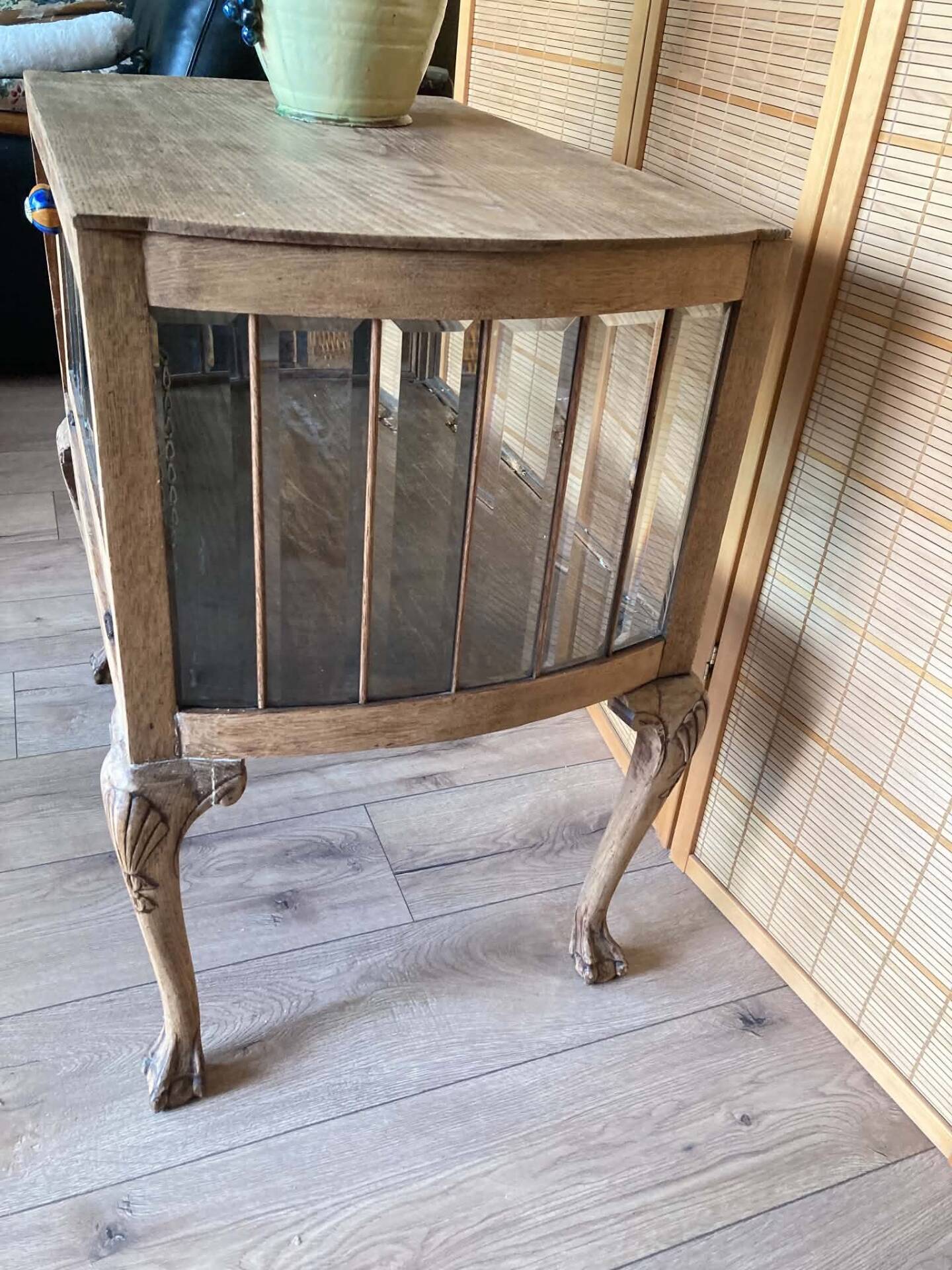 Meuble d'appoint style Louis XV abattant vitré