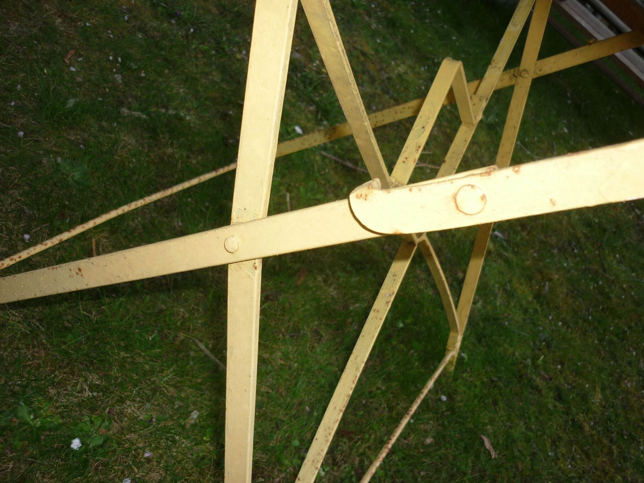 1950 foldable sheet metal garden table