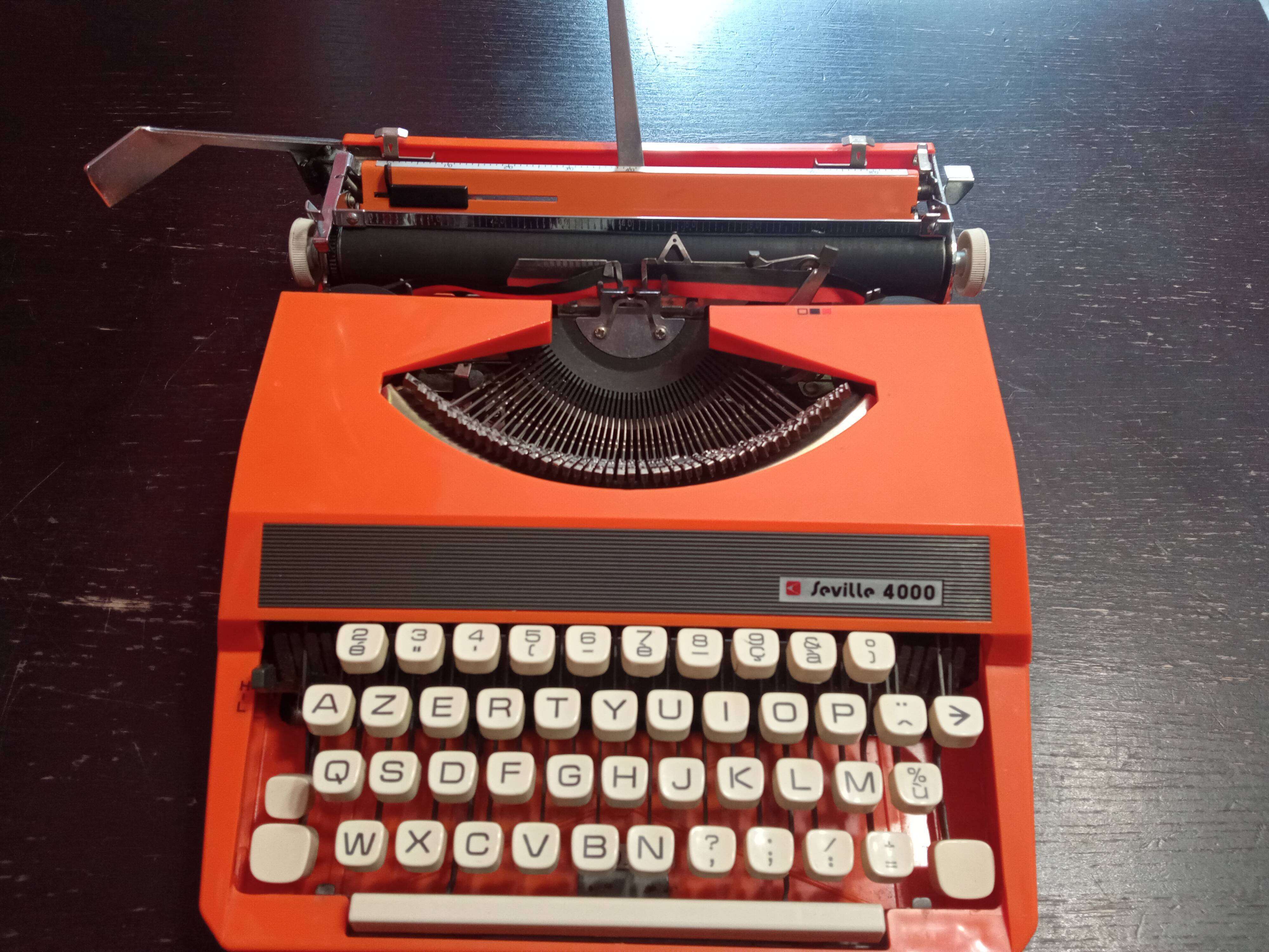 Typewriter Seville 4000