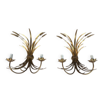 Paire d'appliques en métal doré à décor de gerbes de blé, vers 1970