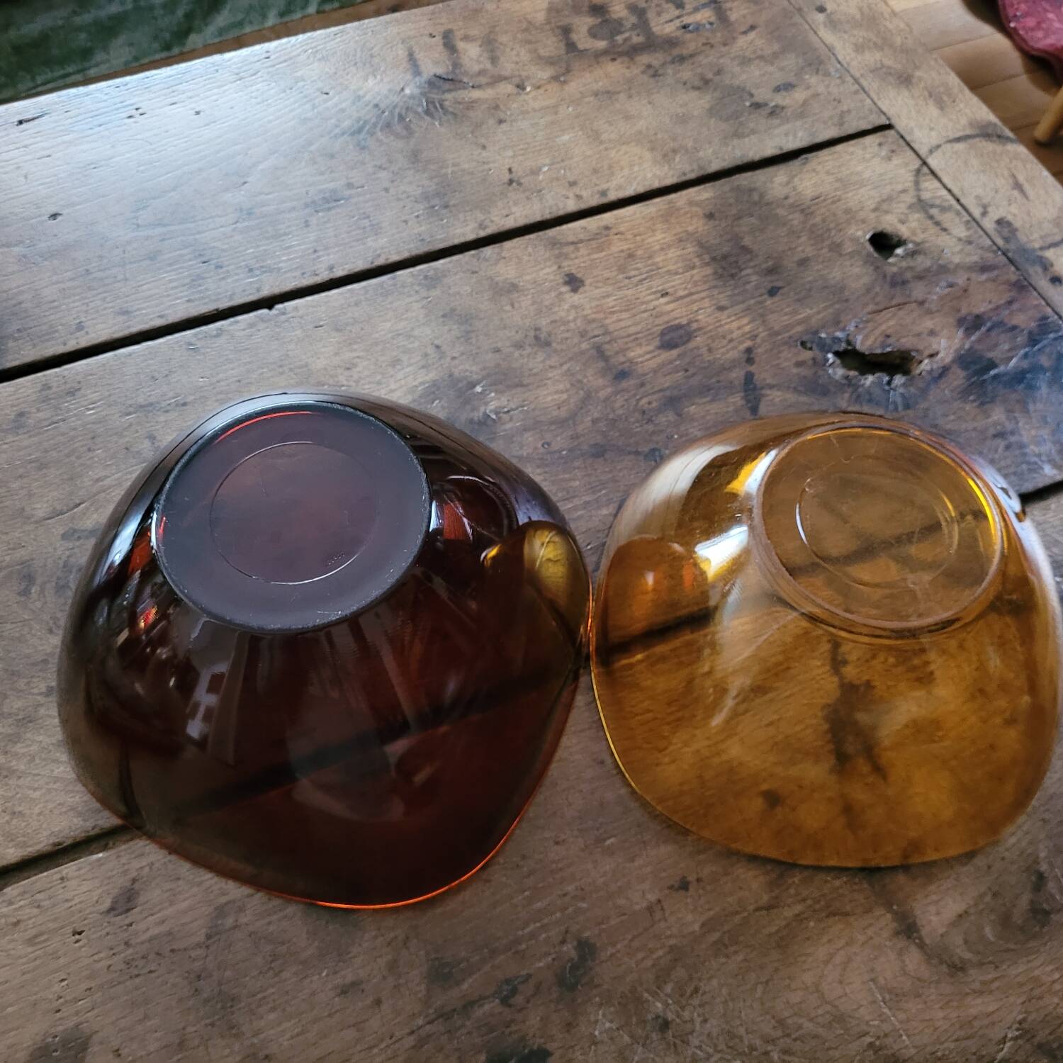 Pair of vintage amber and honey glass salad bowls – 1970s-80s