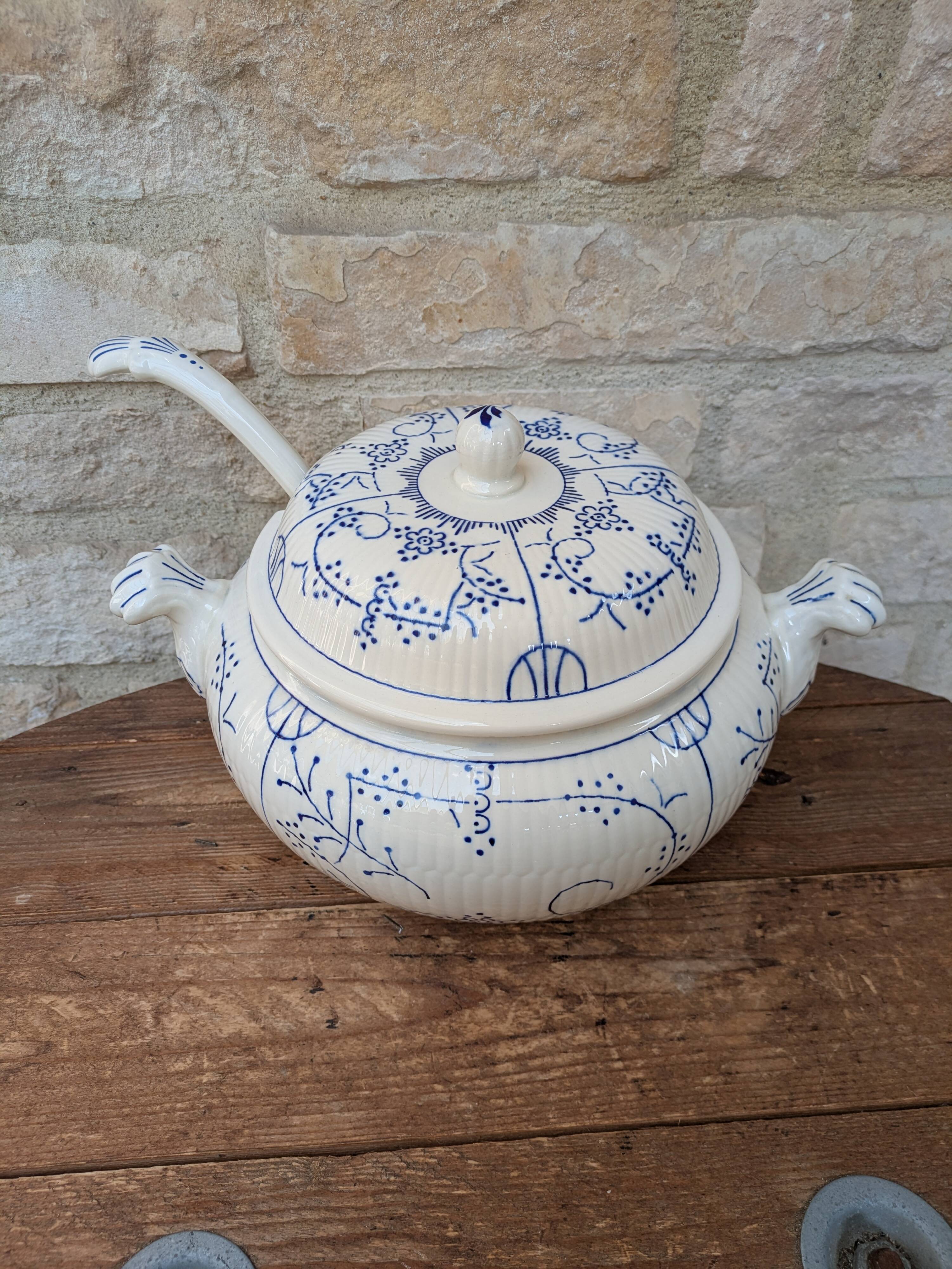Soup tureen with lid and ladle Boch la Louvière model Copenhagen