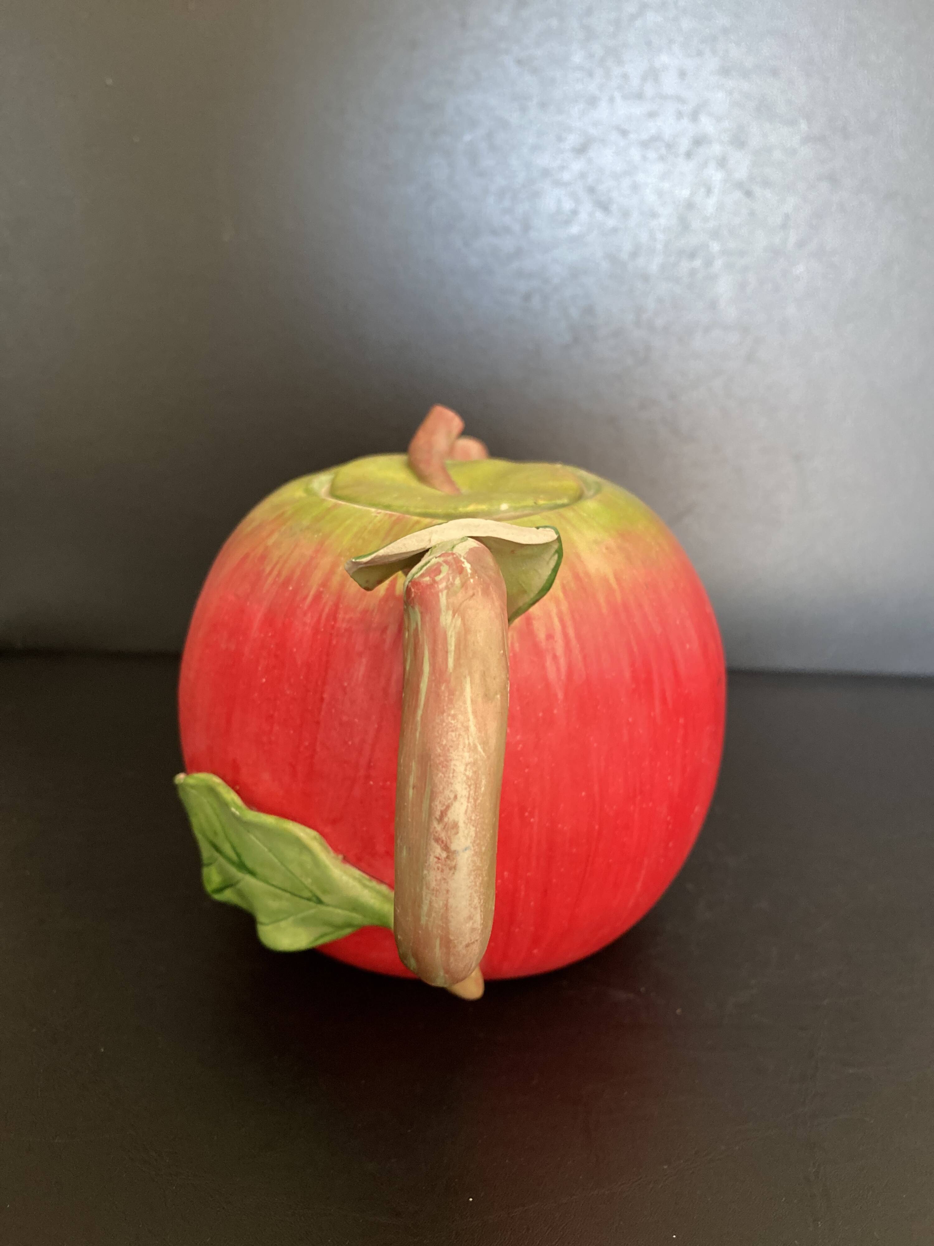 Vintage Apple Teapot in Barbotine – Retro / Cottagecore Decor