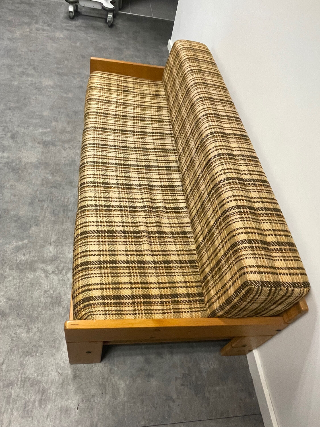 Brutalist/modernist convertible sofa in solid wood neither