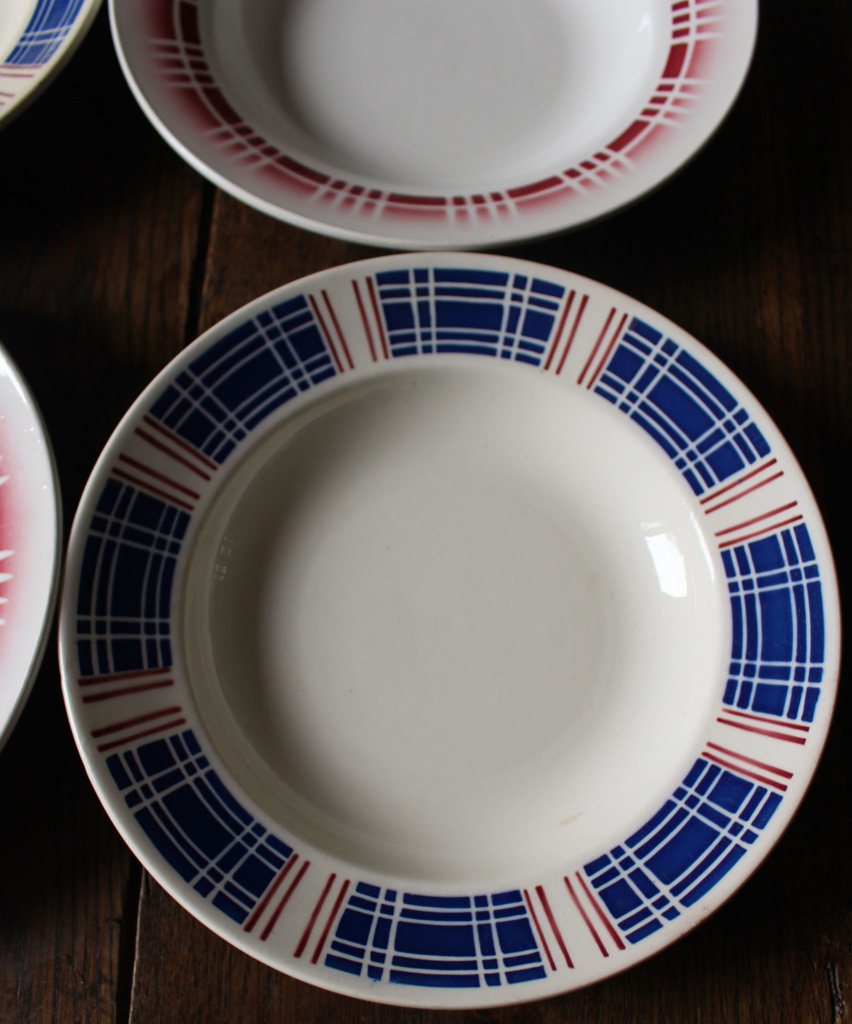 Lot 4 hollow plates red blue art deco fécamp badonviller digoin
