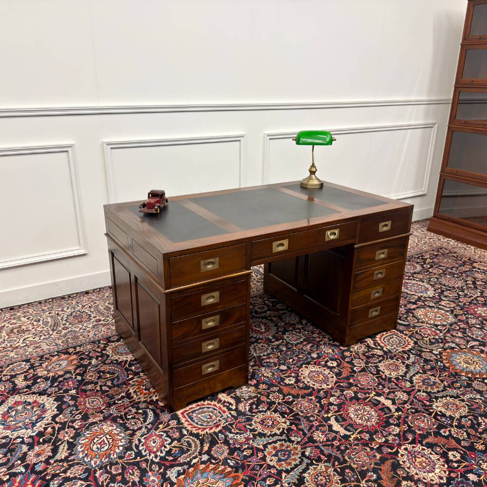 Bureau anglais classique avec cuir noir