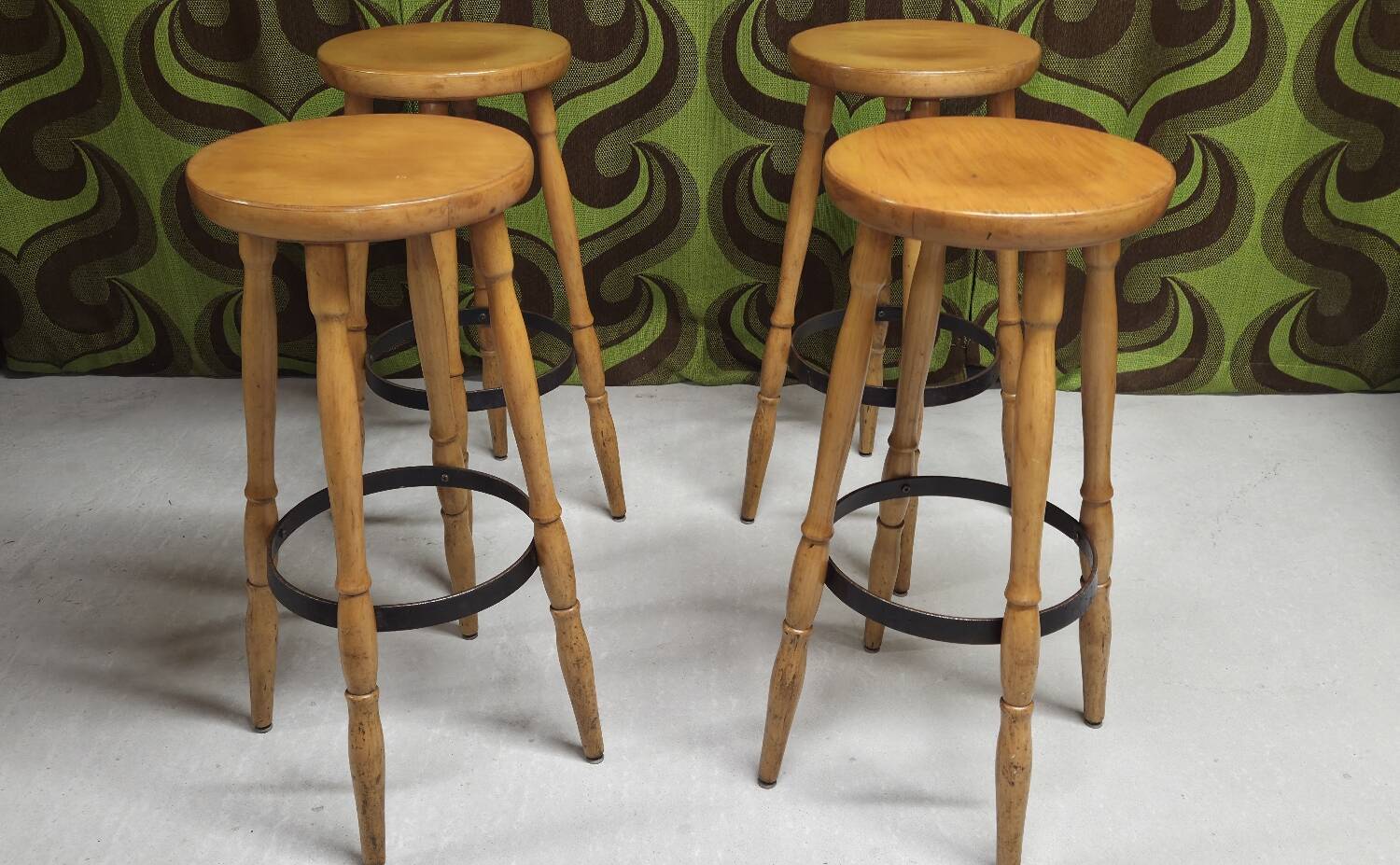 Set of 4 bar stools