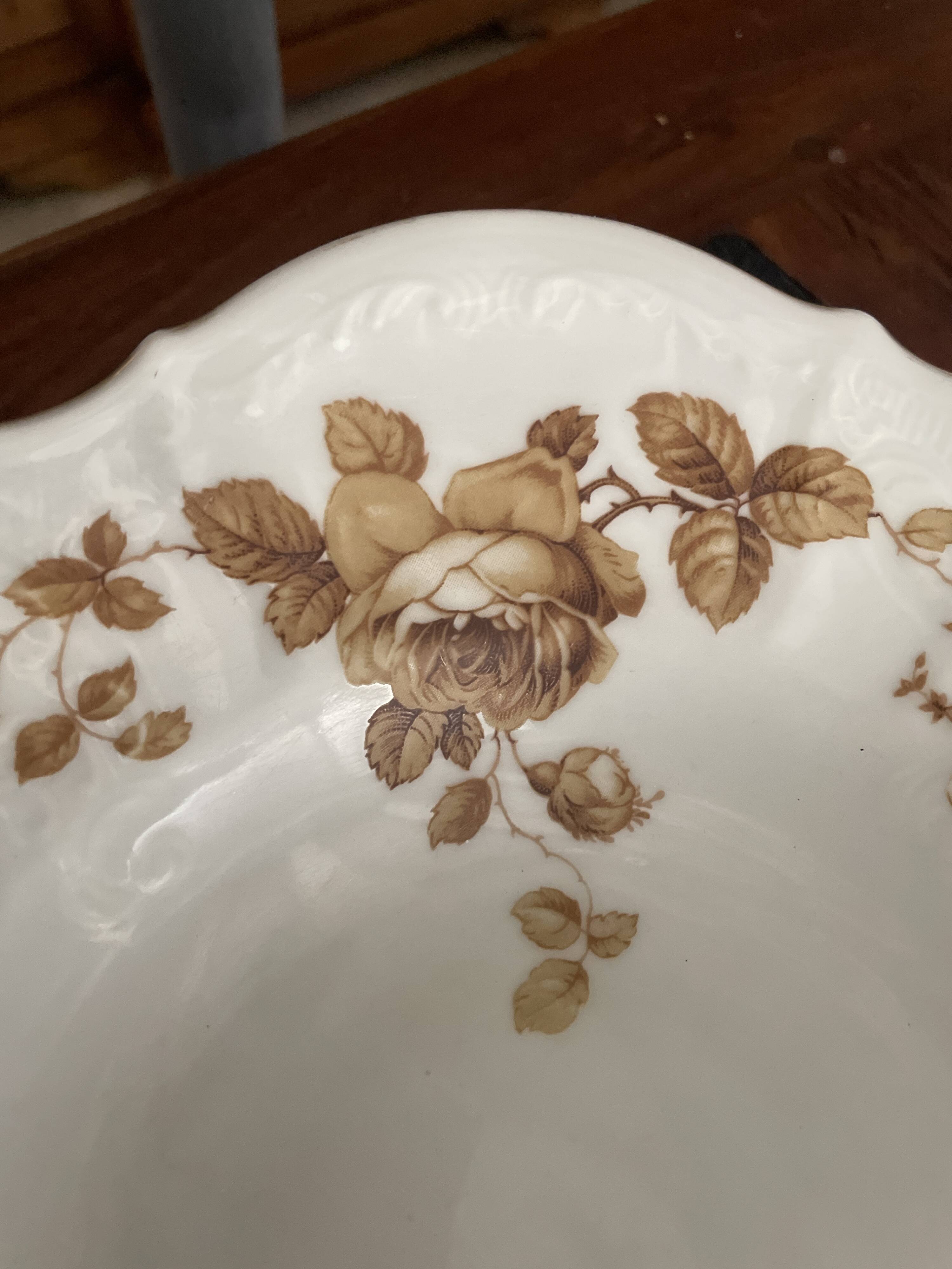 Saladier et coupelles  motif de  roses