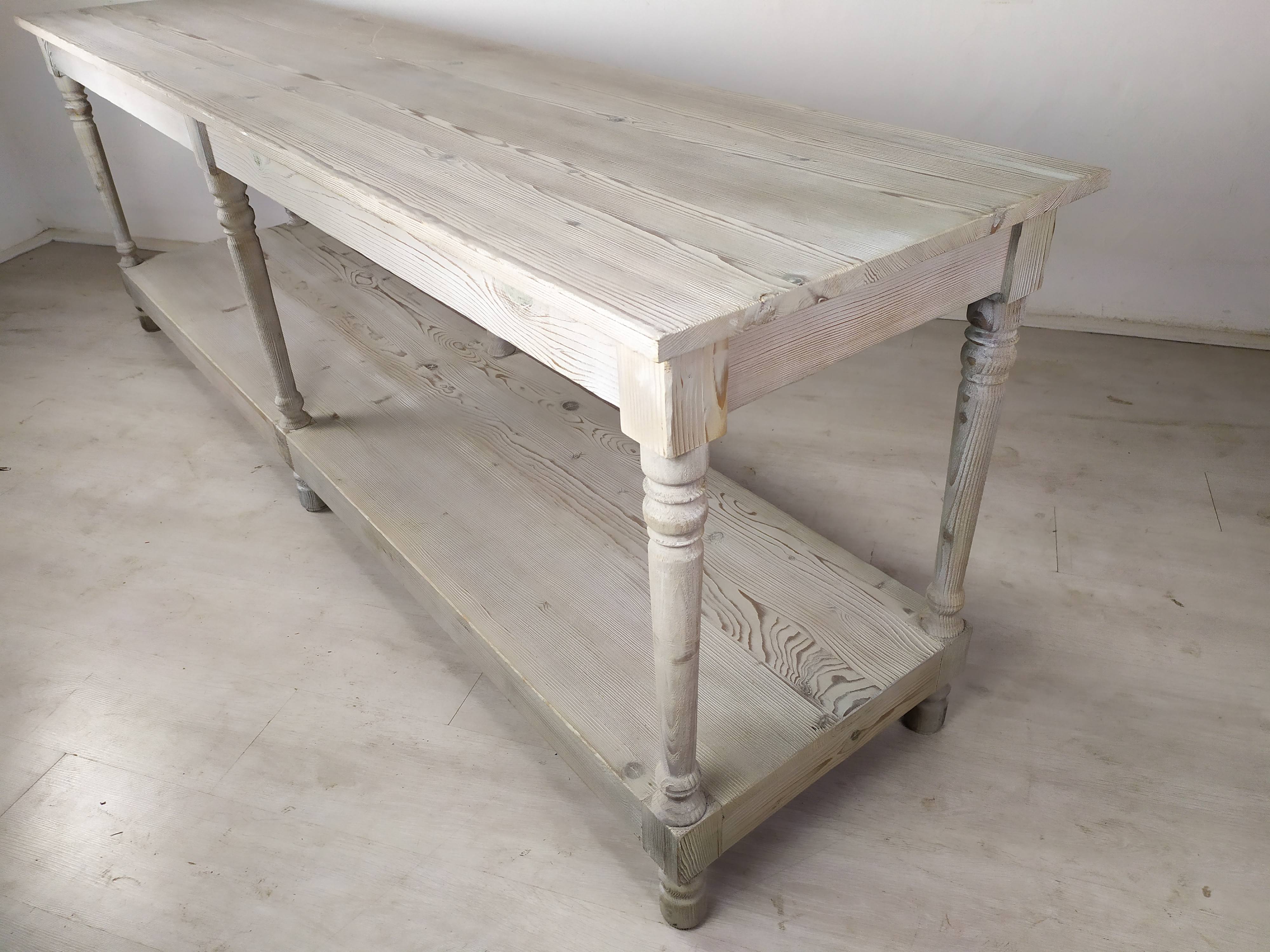 Table serving draper