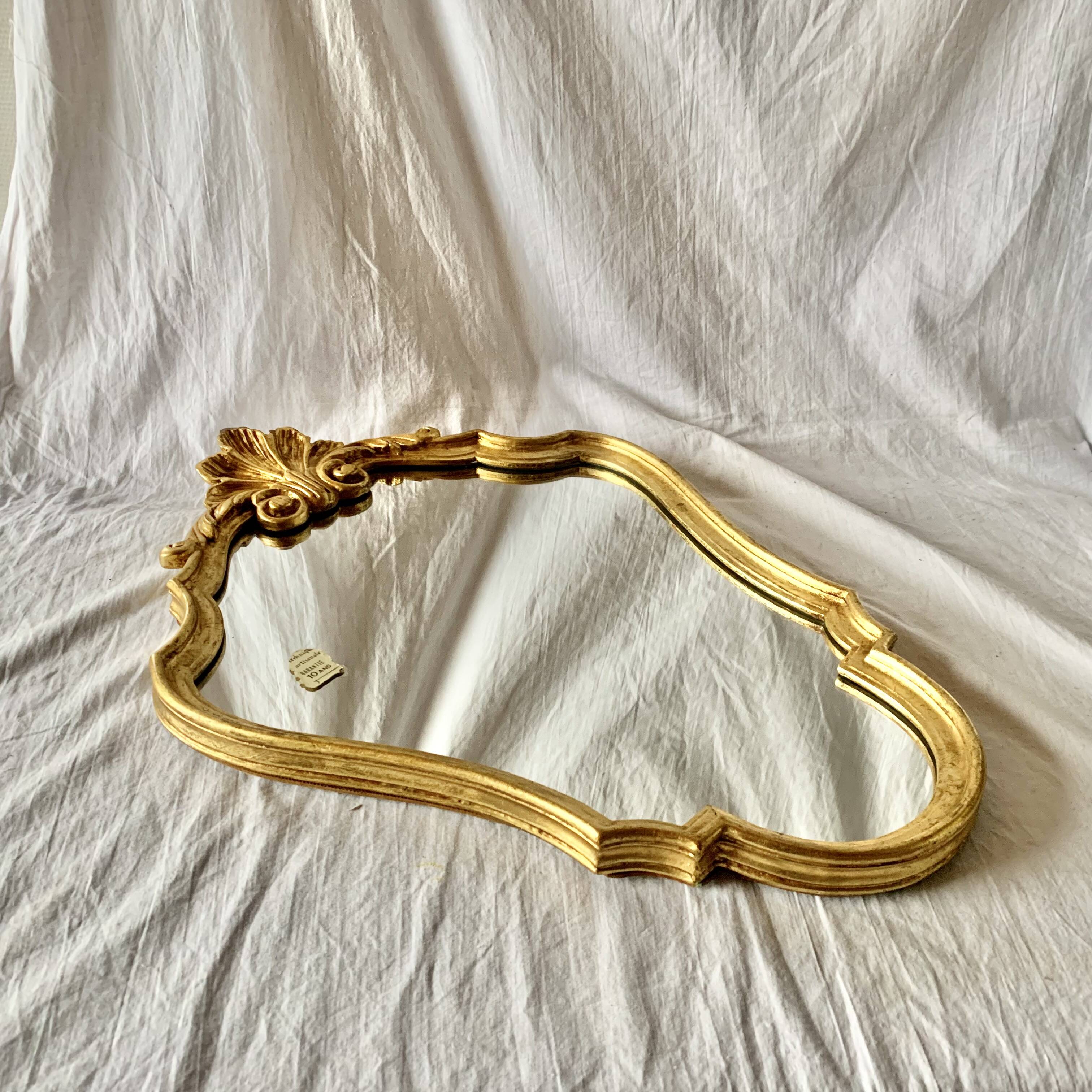 Golden resin rockery wall mirror - 62 x 44 cm