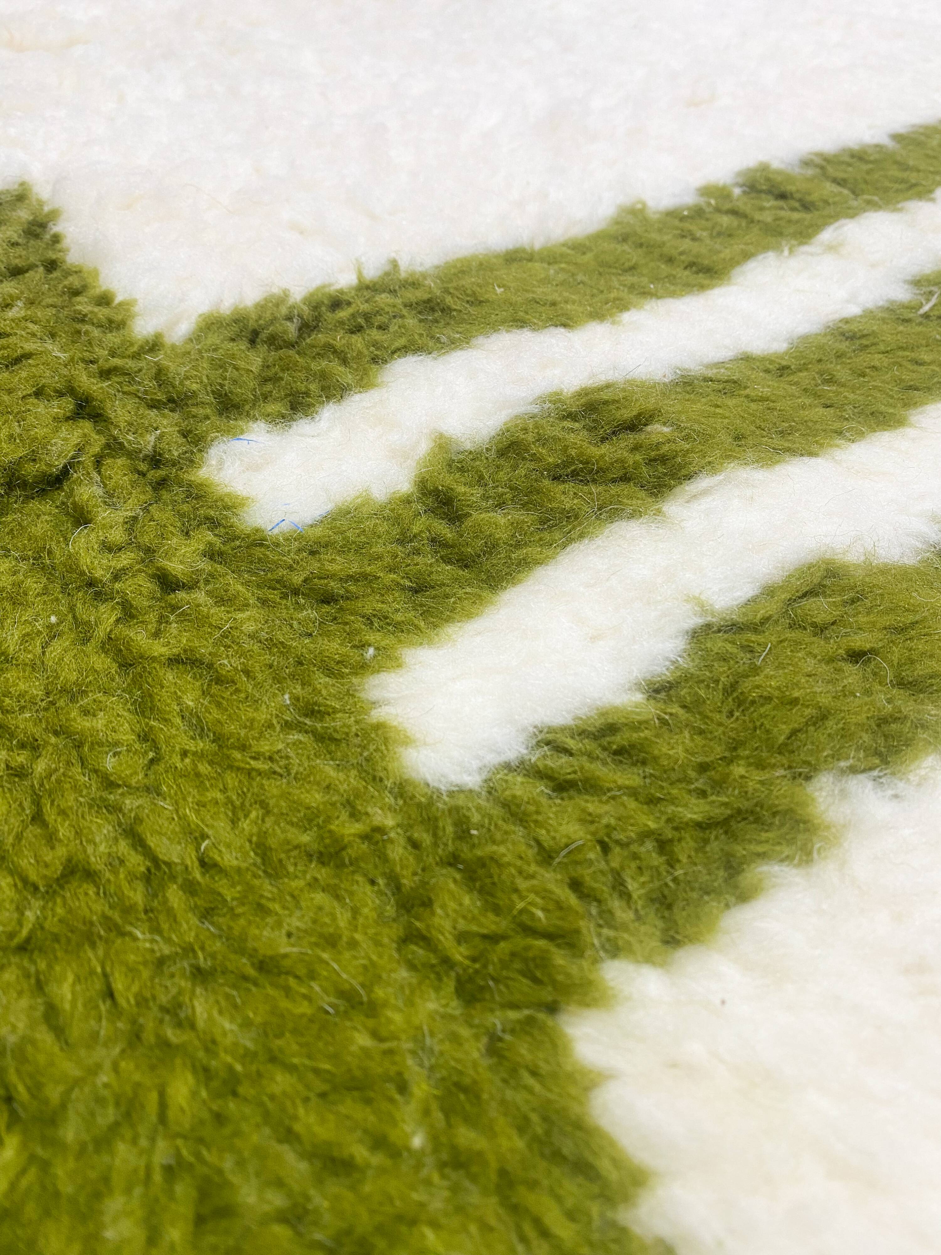 Beni Ouarain Moroccan Berber rug with khaki patterns 2.41x1.68m