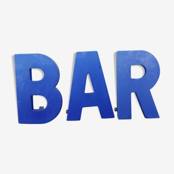 Sign letters in vintage blue plexis "bar"
