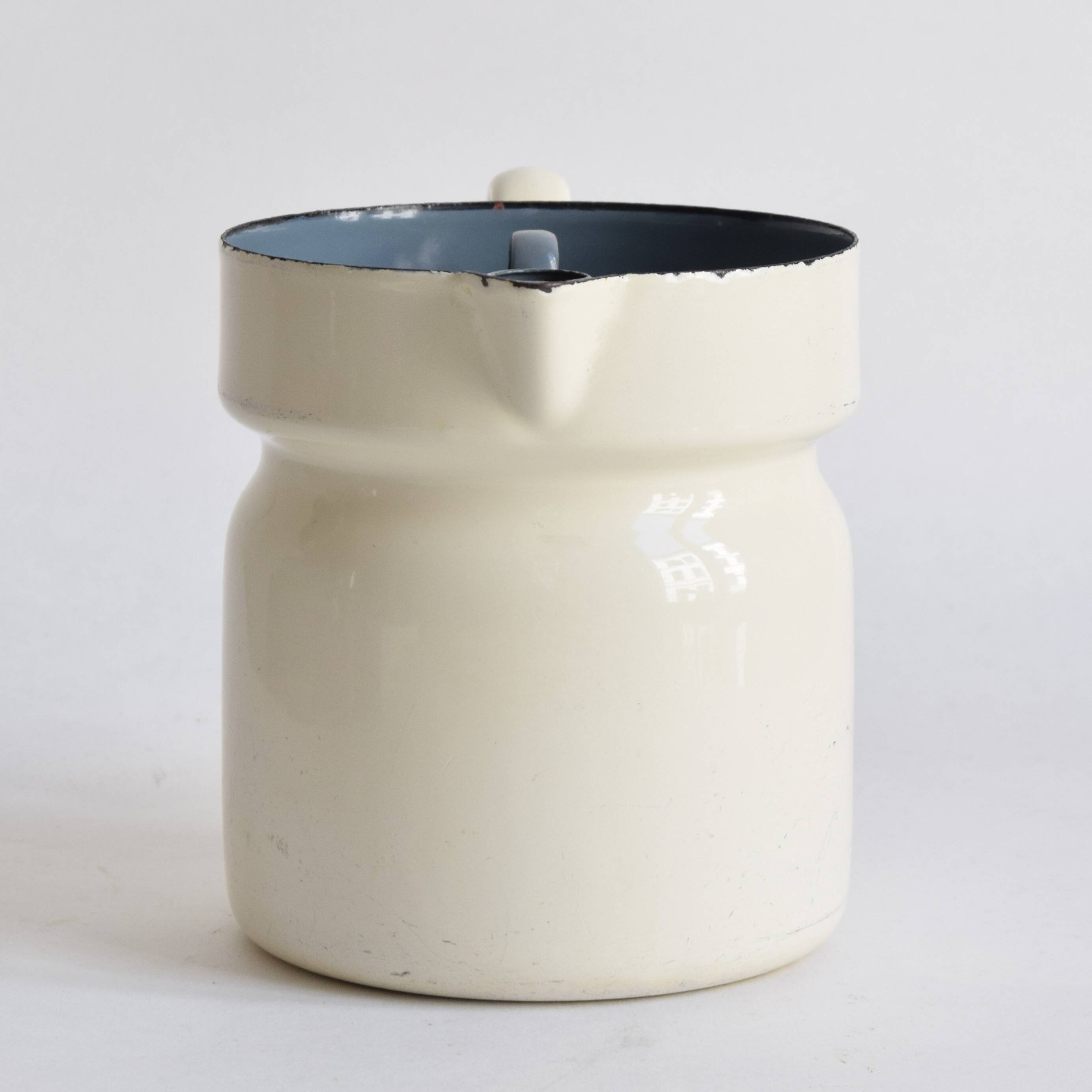 Vintage enameled sheet metal milk jug with lid f