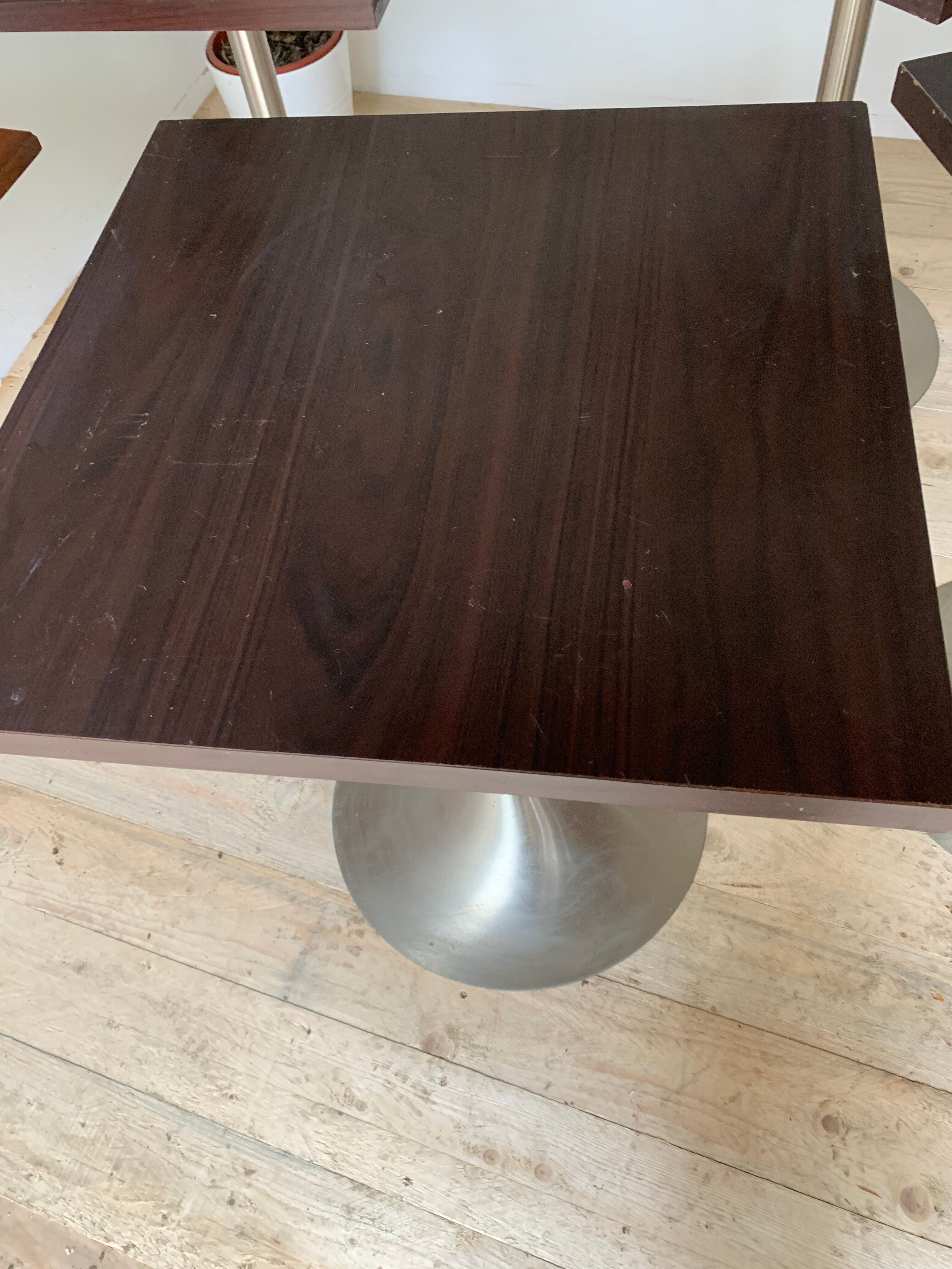 Lot de 7 tables bistrot pied tulipes