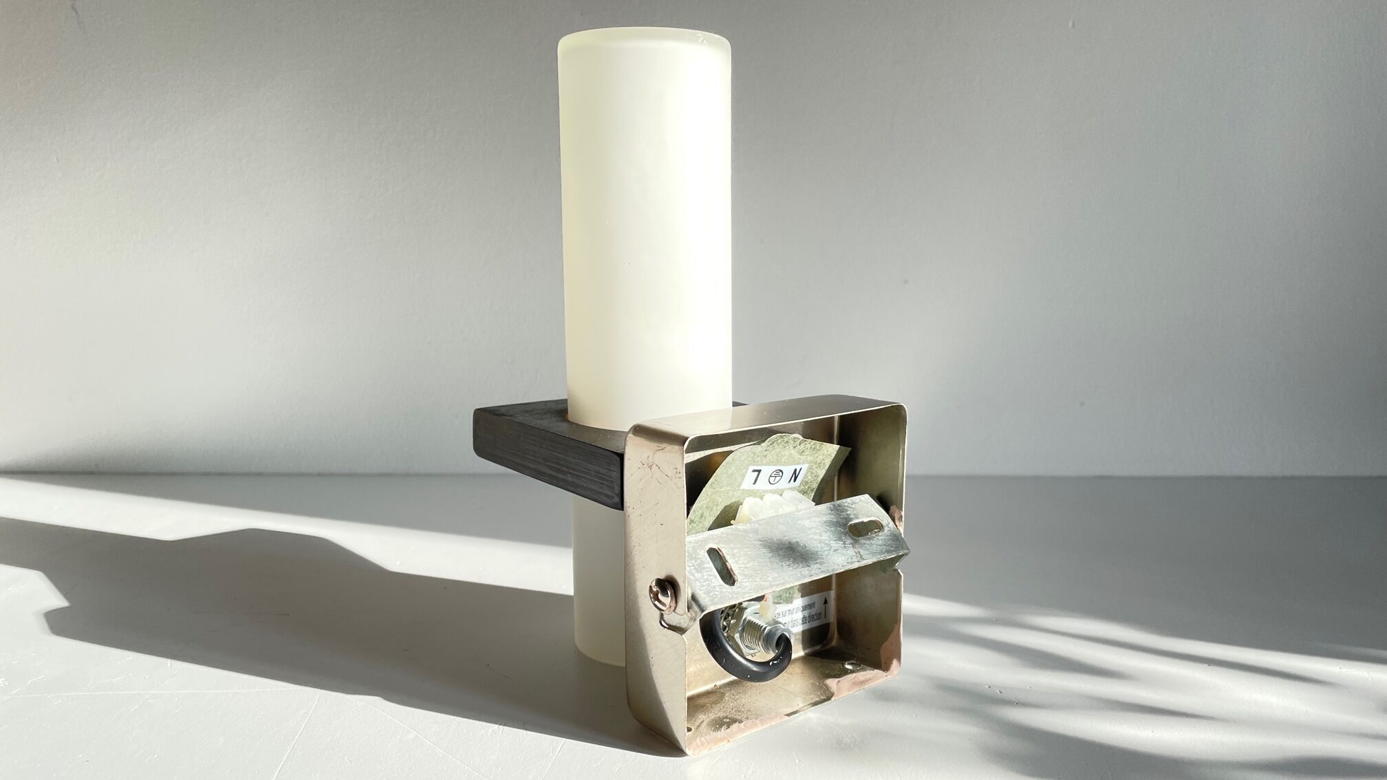 Contemporary wall lamp vintage design