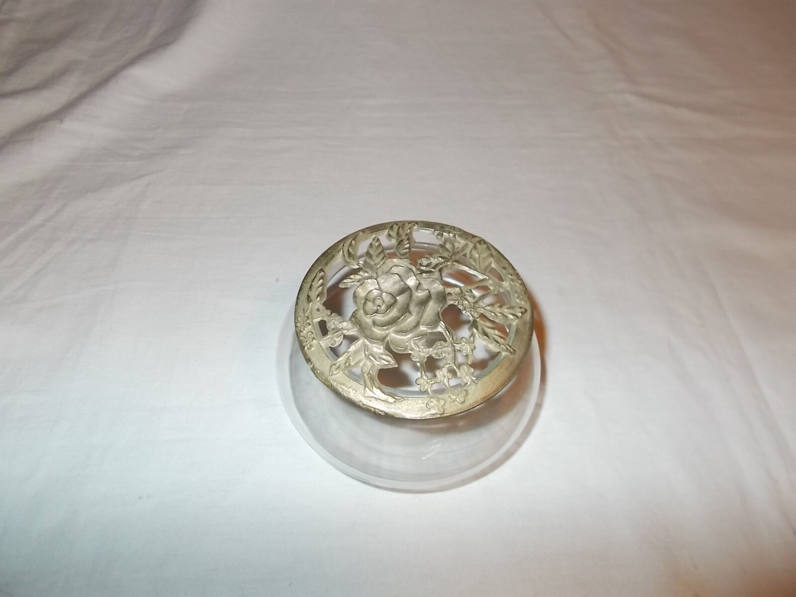 Glass box metal lid