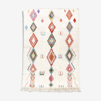 Tapis berbère marocain azilal écru à losanges et motifs multicolores 254x167cm