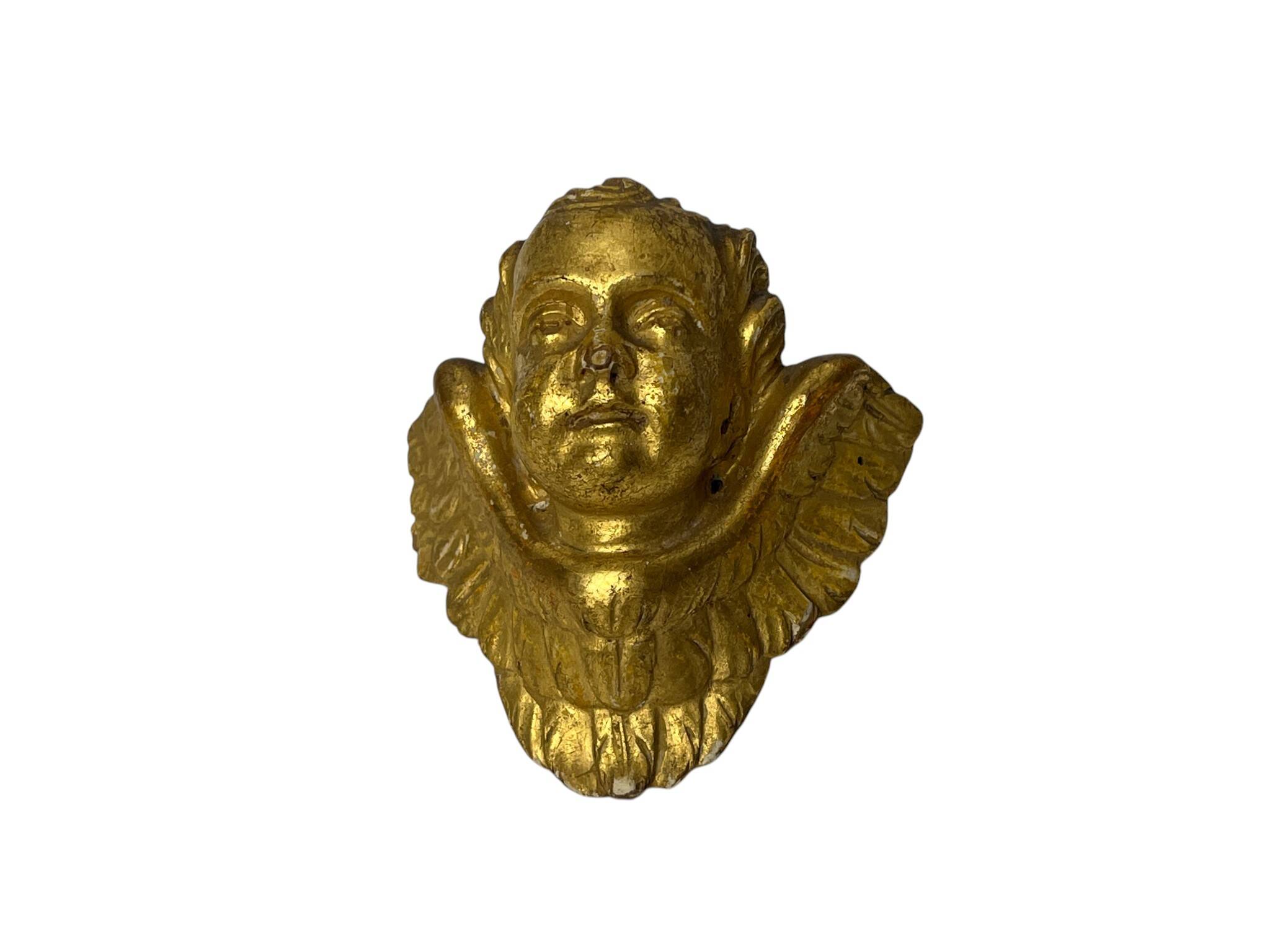 Antique cherub head in gilded wood from the early 20th century.