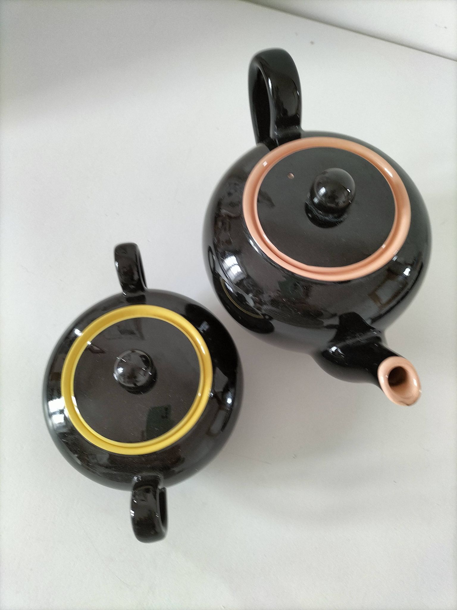 Teapot and sugar bowl Villeroy & Boch model Biarritz glossy black