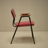 Chaise 'M' en rose foncé par Pierre Guariche pour Meurop