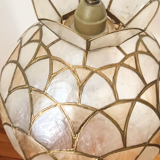 Pendant light in mother-of-pearl