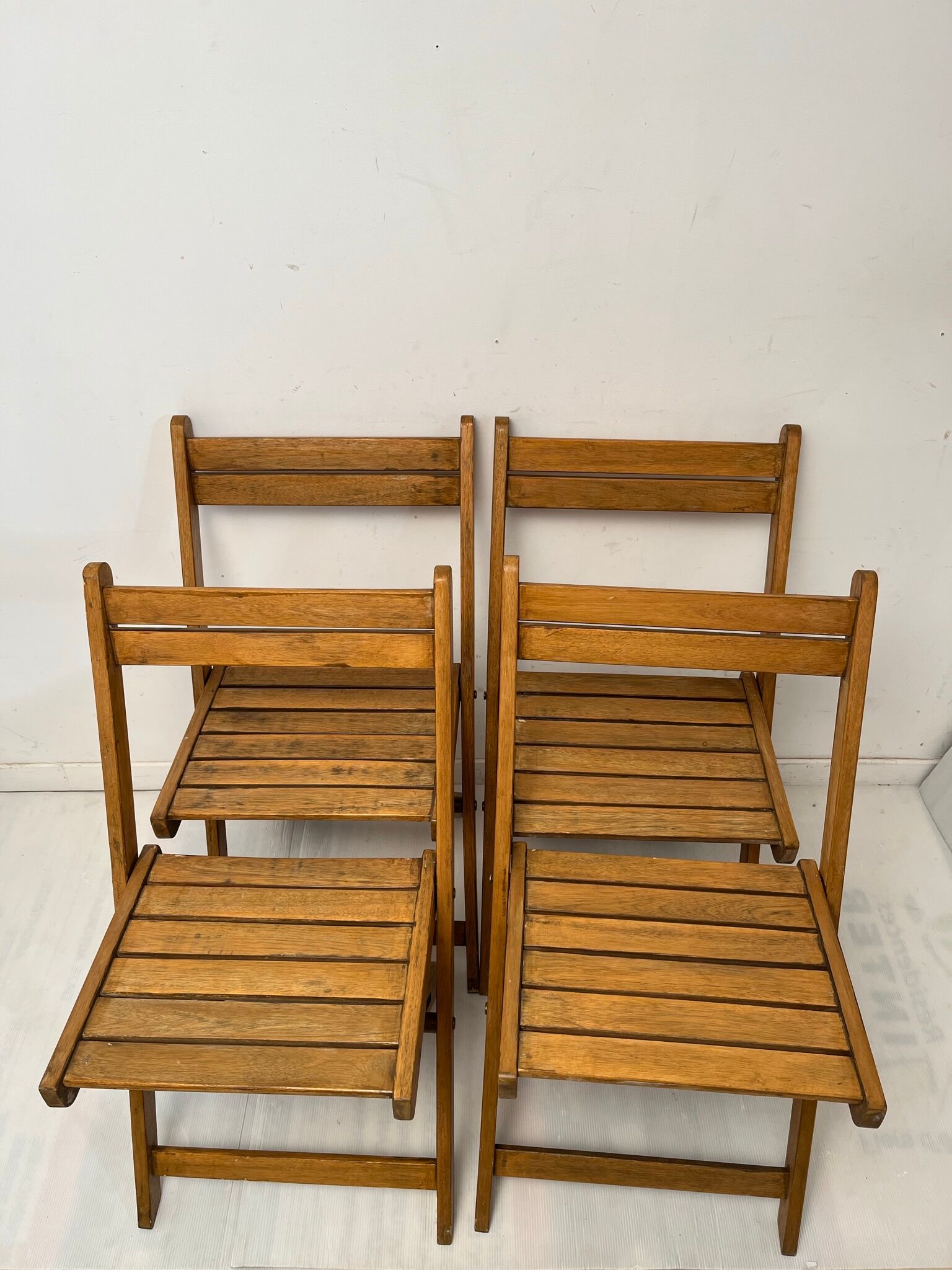 4 foldable chairs in vintage wood