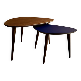 Duo de tables basses tripode et gigogne en noyer et bleu nuit