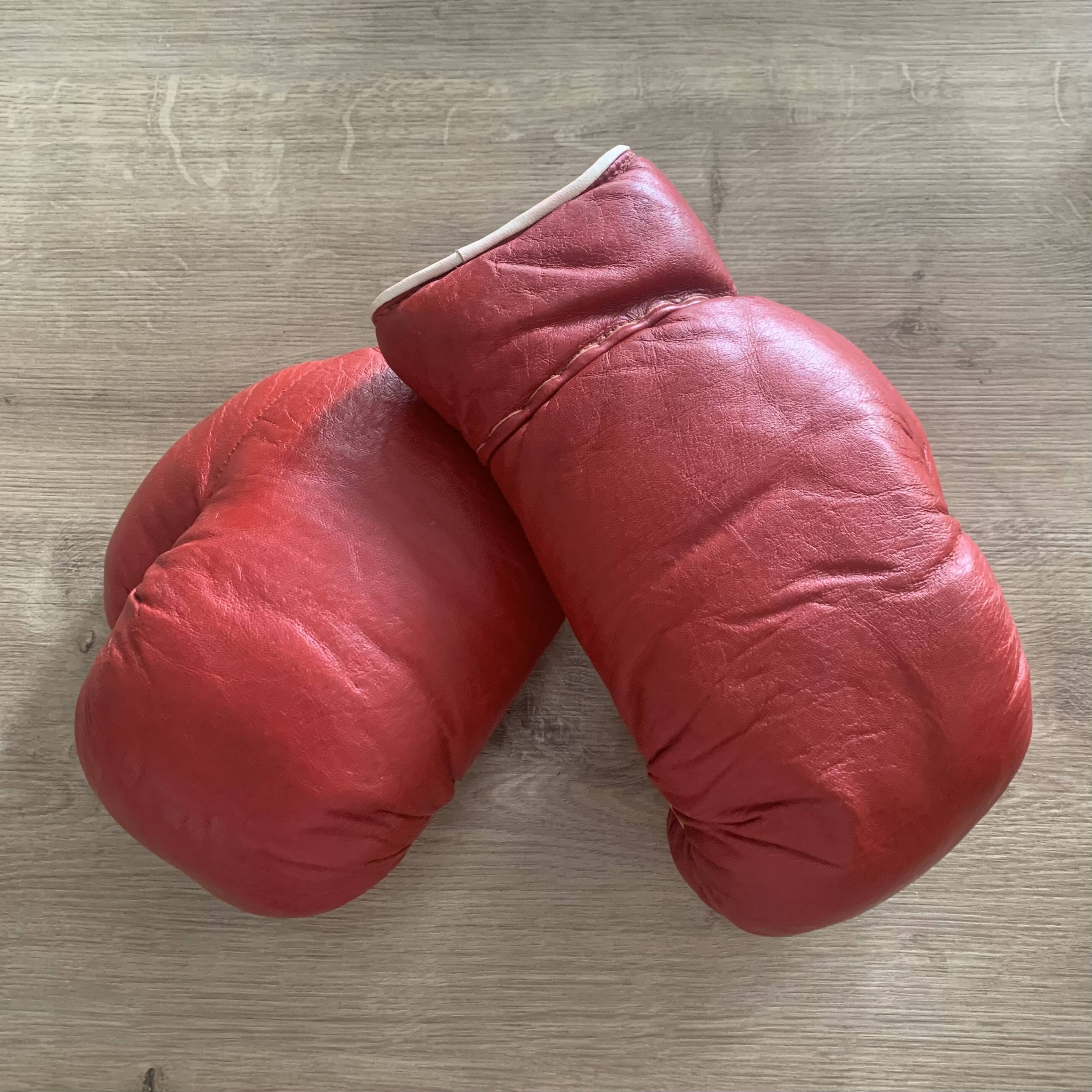 Vintage boxing gloves, size m